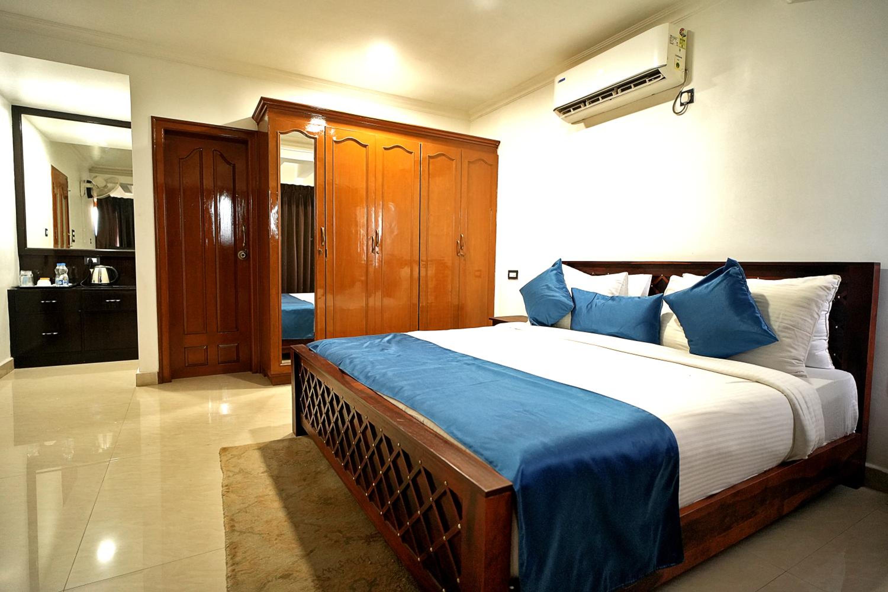 Deluxe King Room photo 3