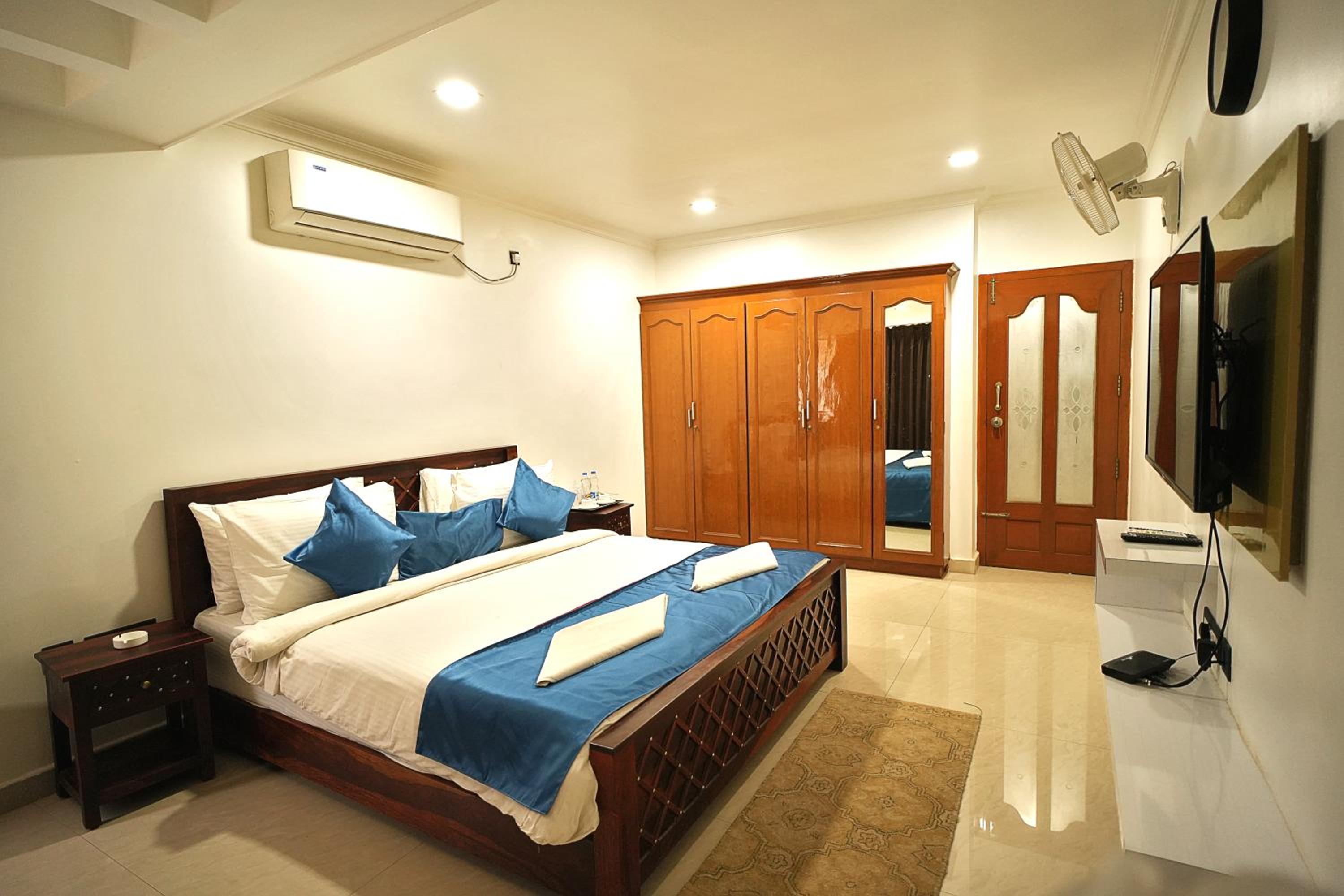 Deluxe King Room
