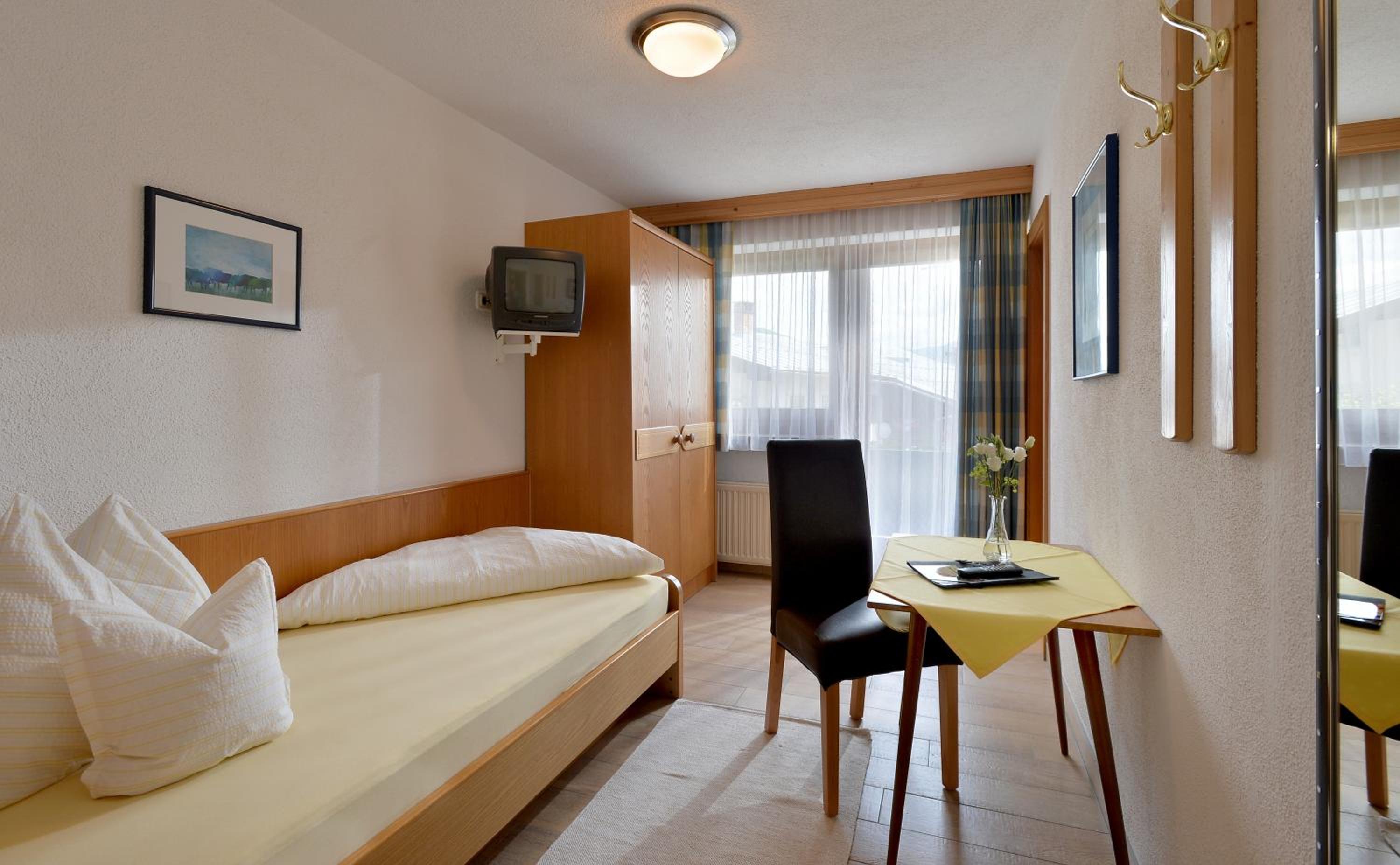 Single Room with Balcony photo 3