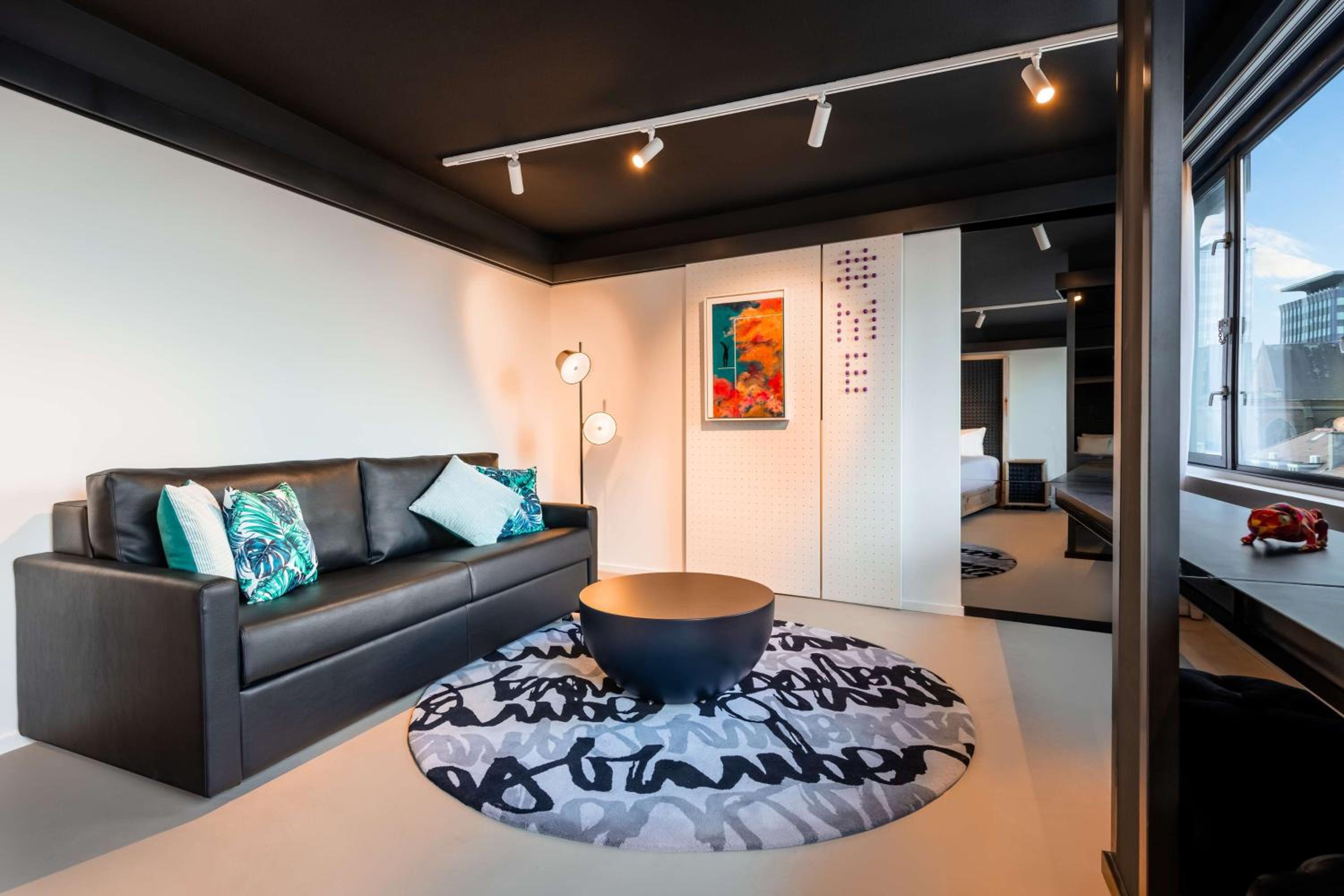 Gallery Suite with Extra Bed thumbnail 5