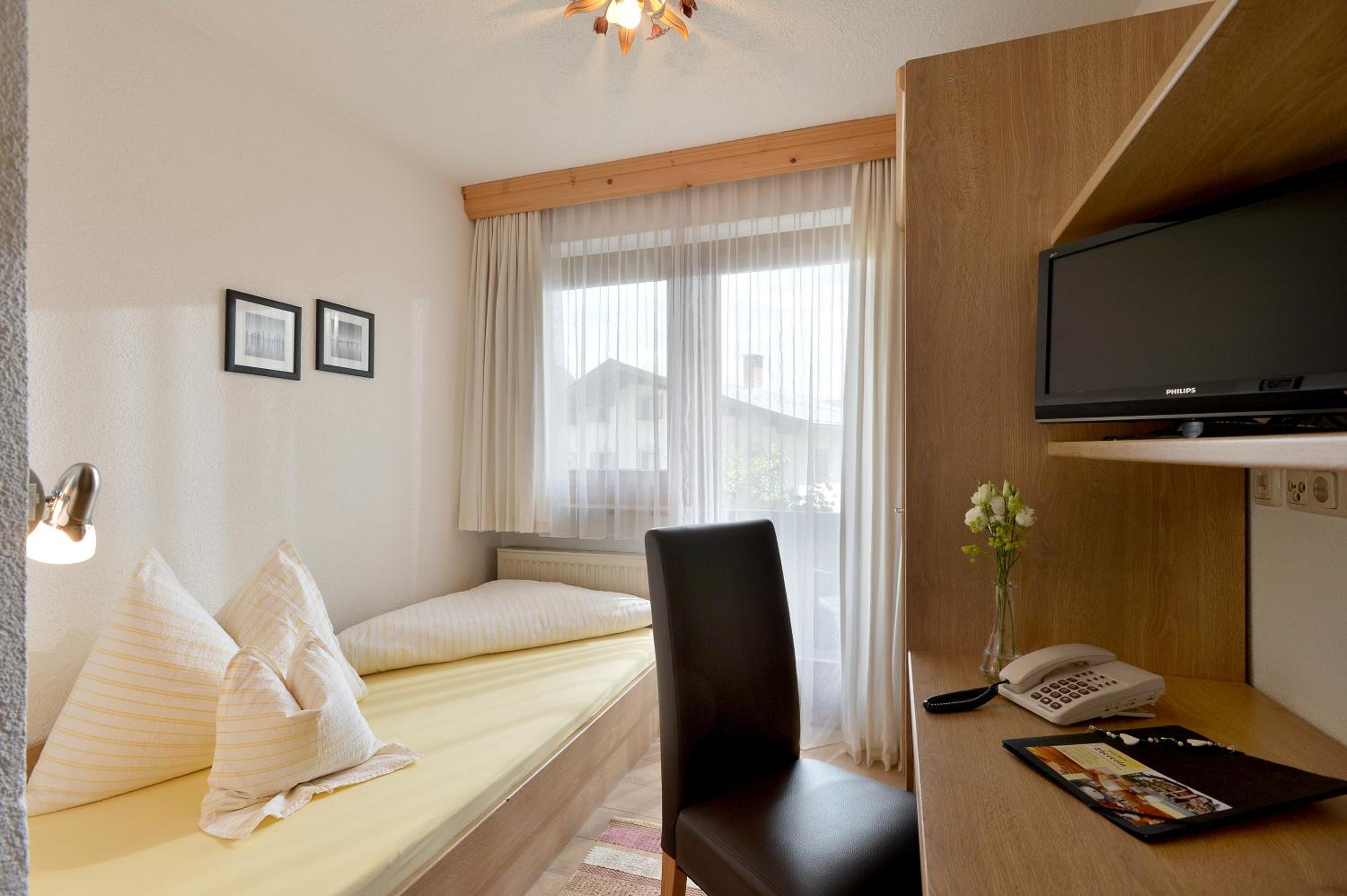 Single Room with Balcony photo 2
