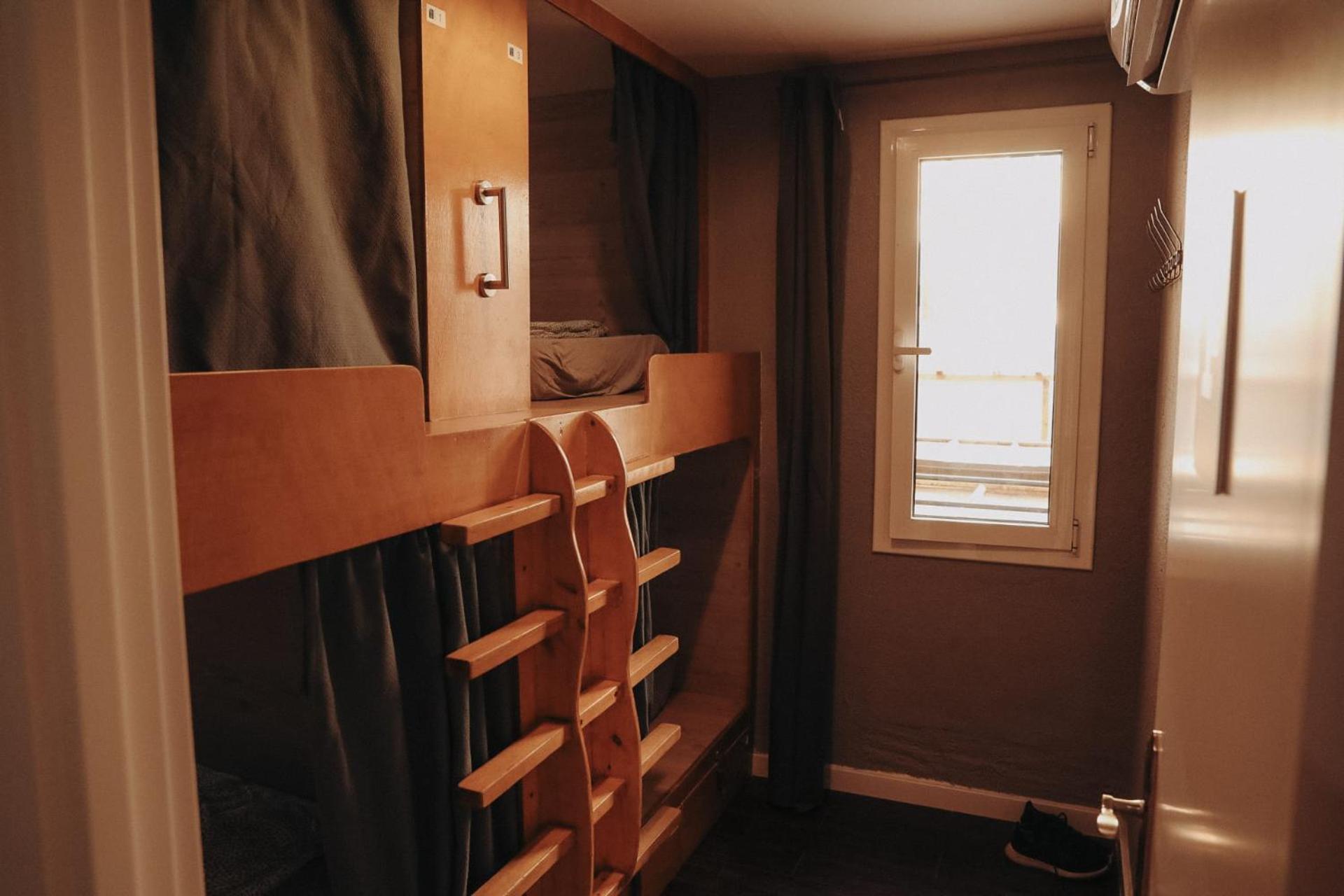 Bed in 6-Bed Mixed Dormitory Room photo 3