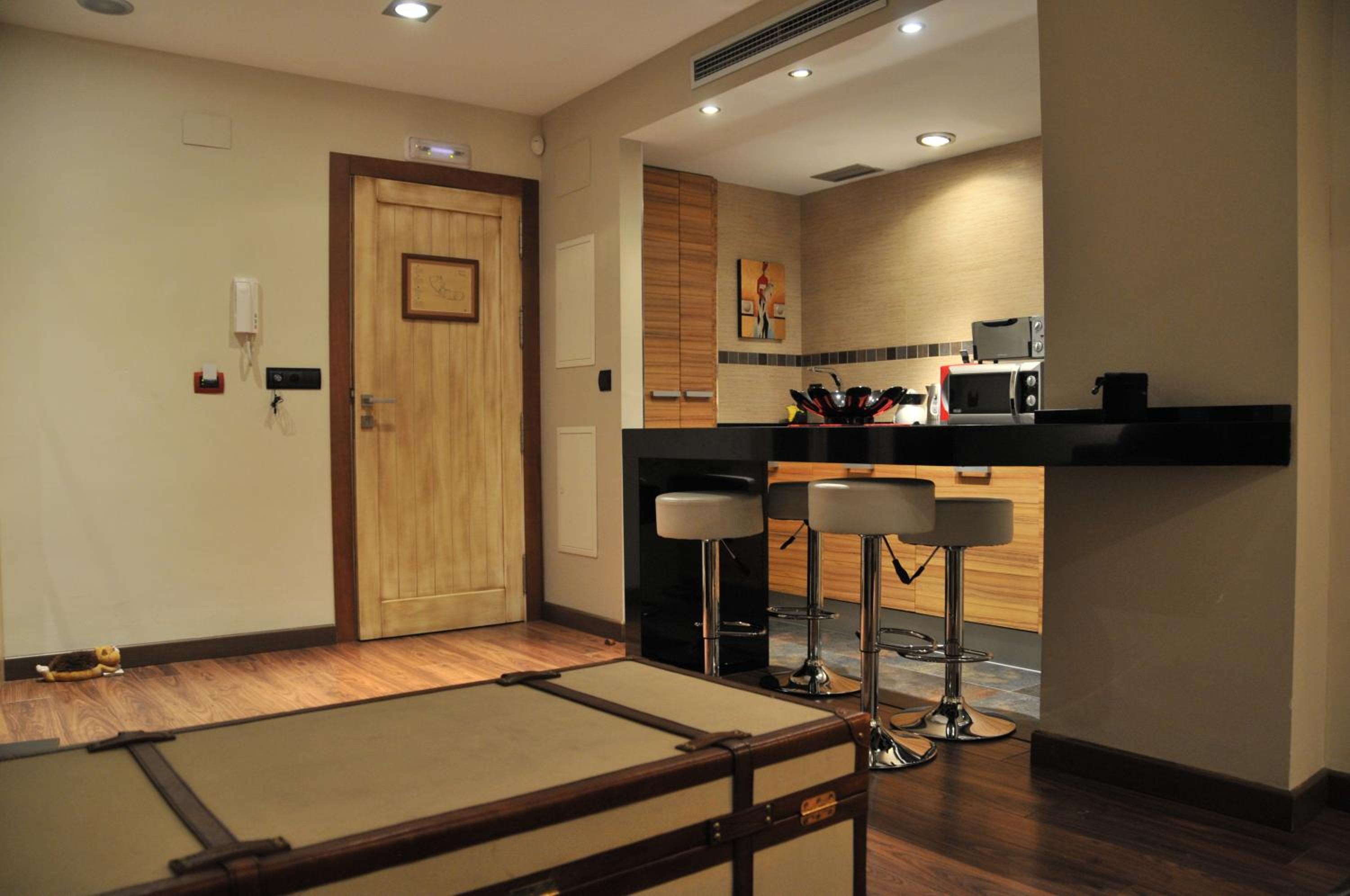 One-Bedroom Standard Apartment photo 2