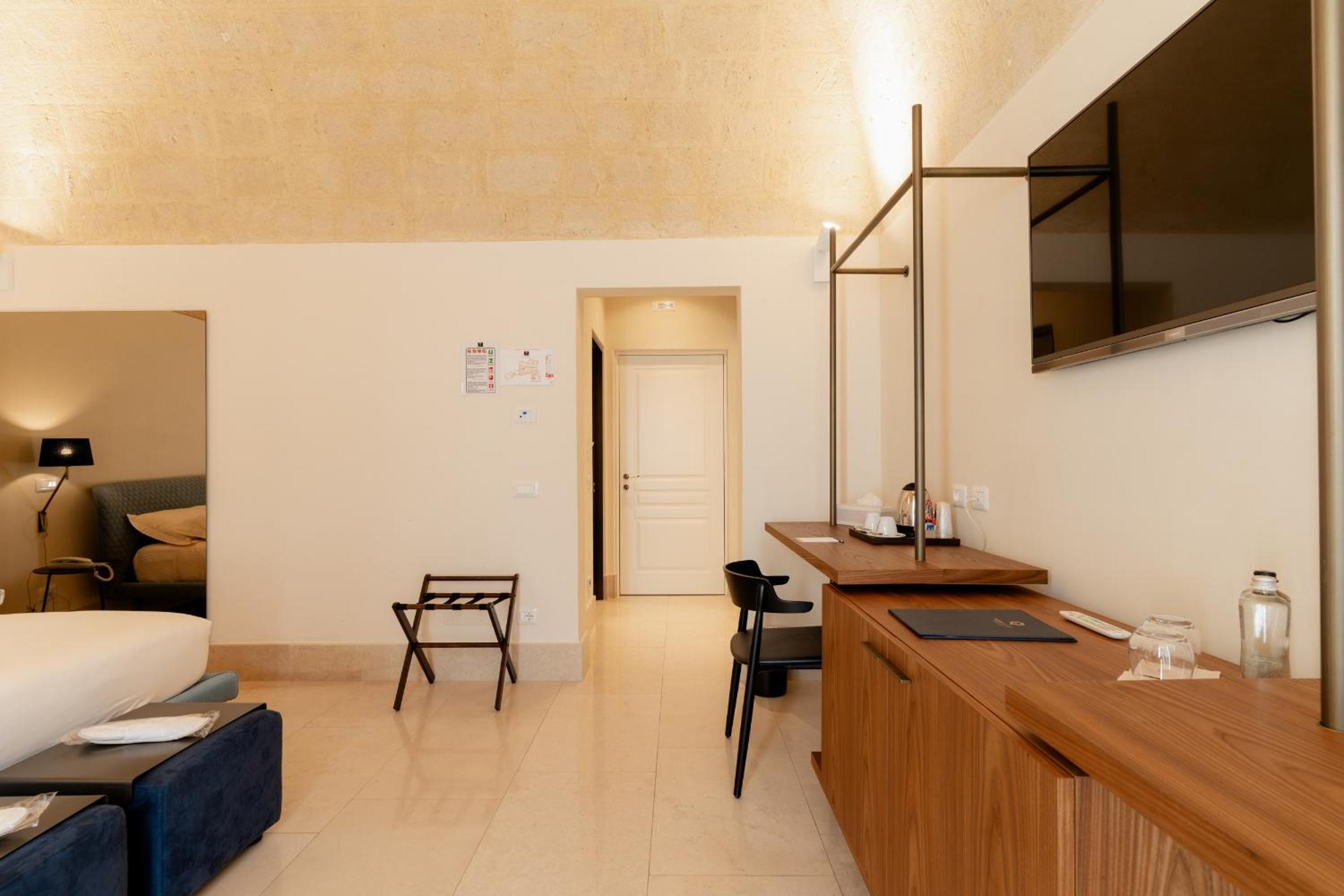 Superior Double Room - Photo 3