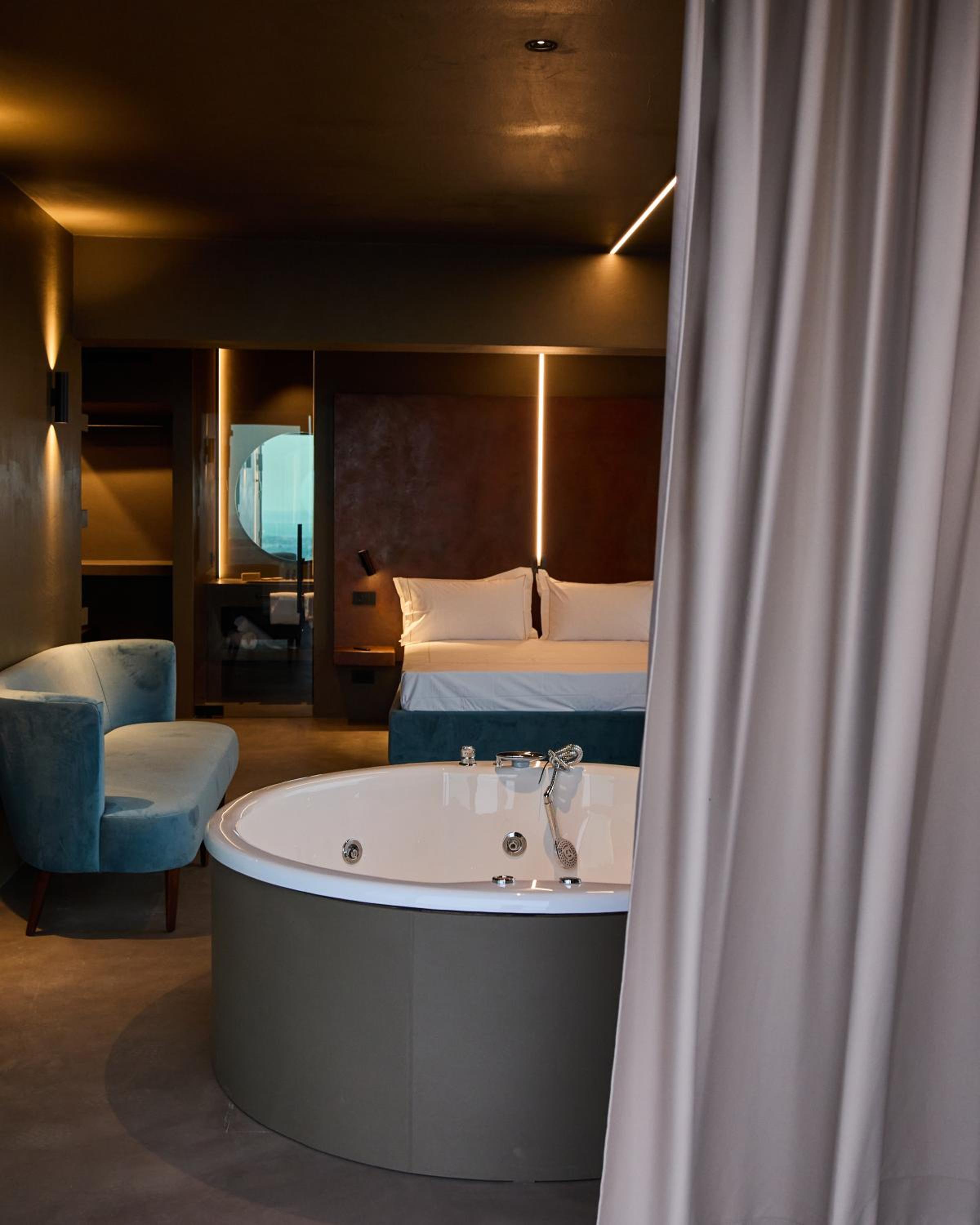 Superior King Suite photo 2