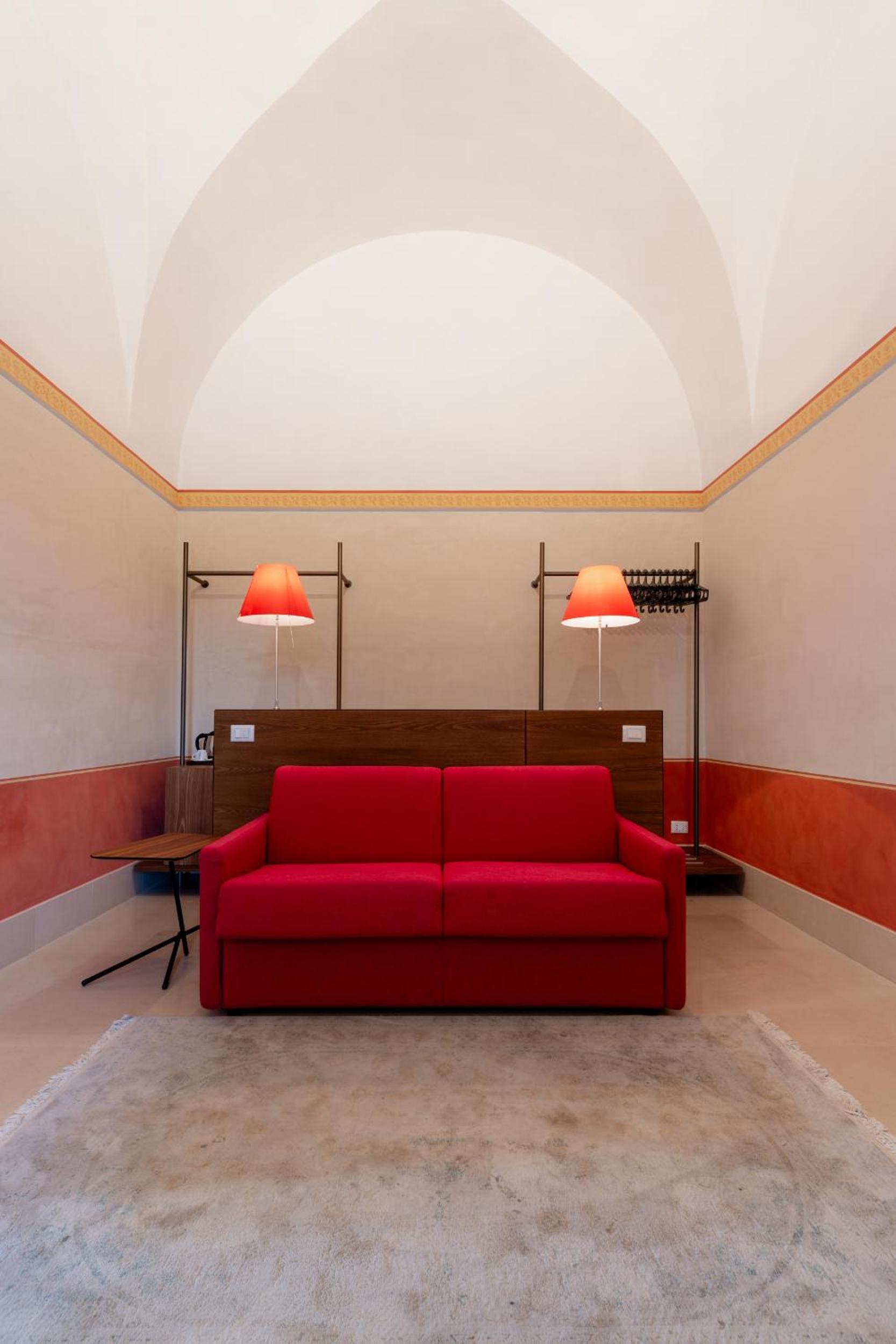 Queen Suite - Photo 1