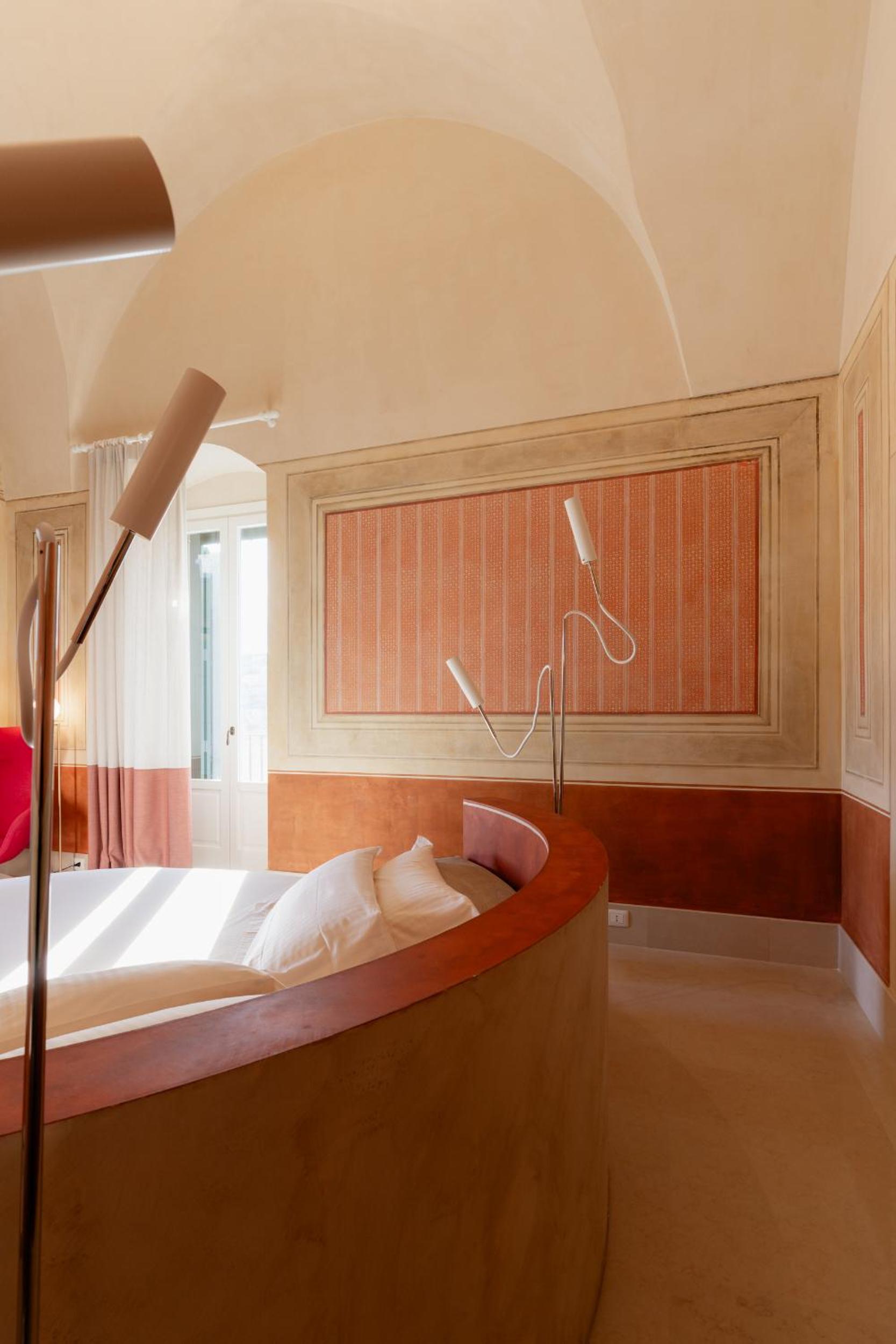 Queen Suite - Photo 10