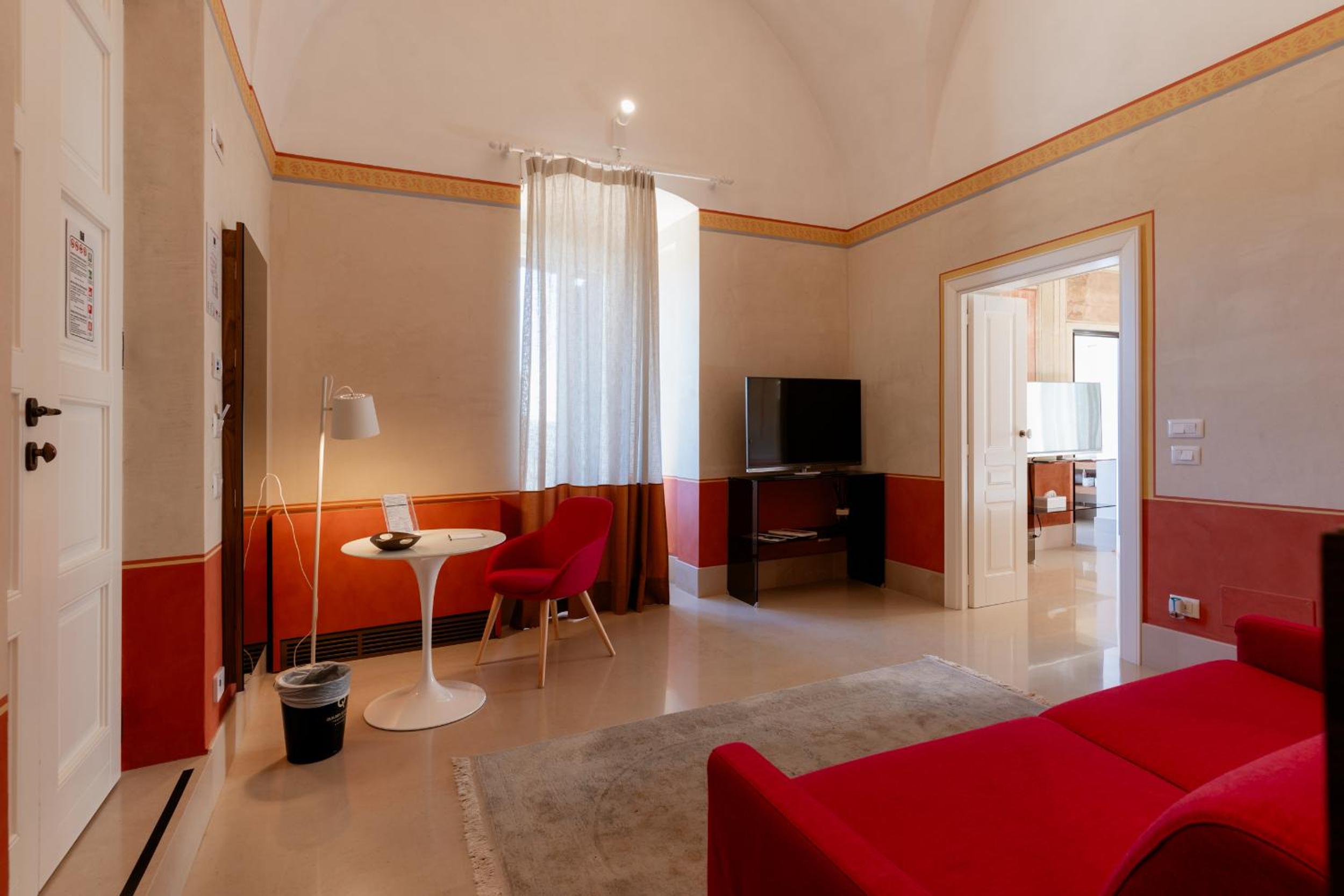 Queen Suite - Photo 7