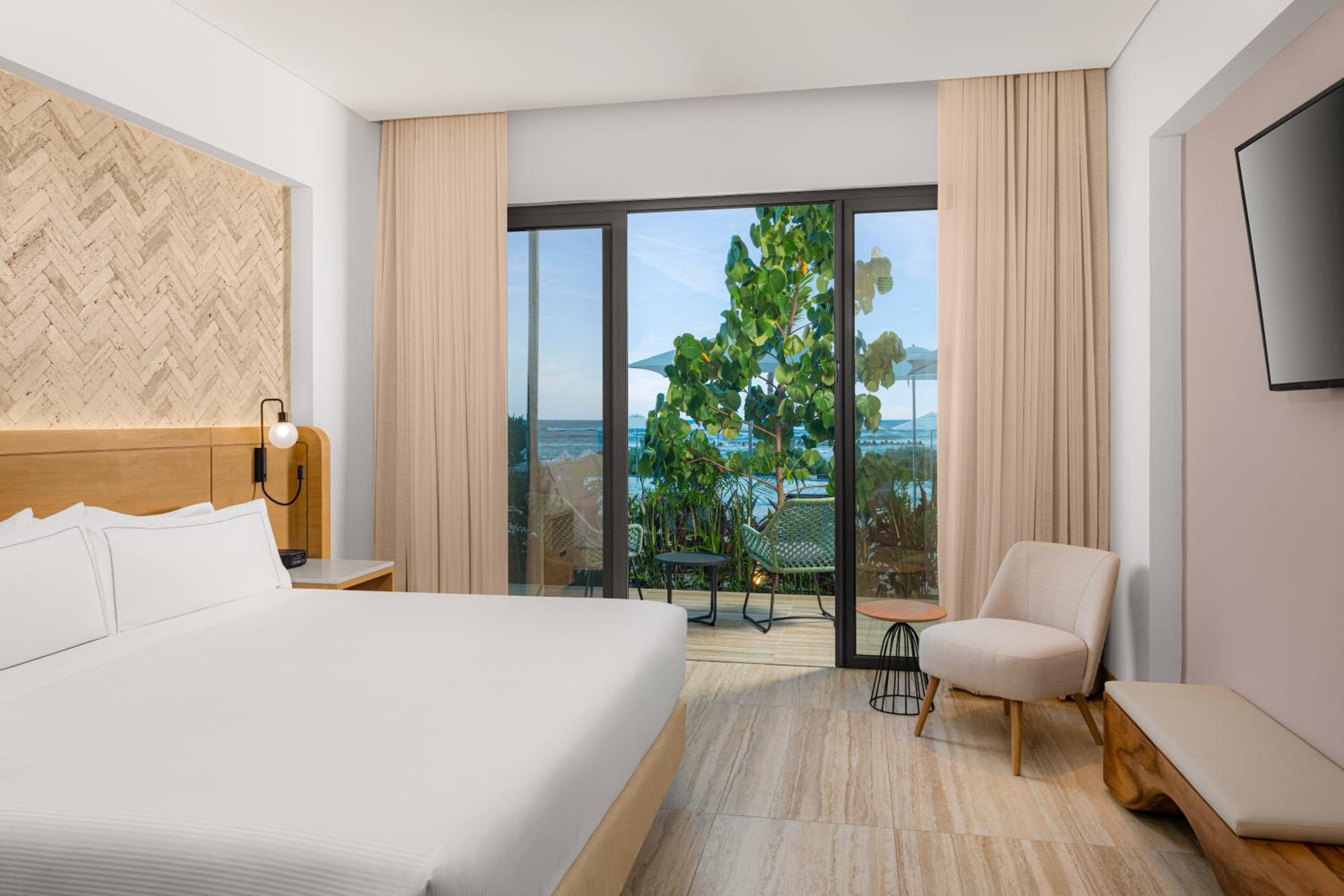 Family King Room with Ocean View - Photo 5