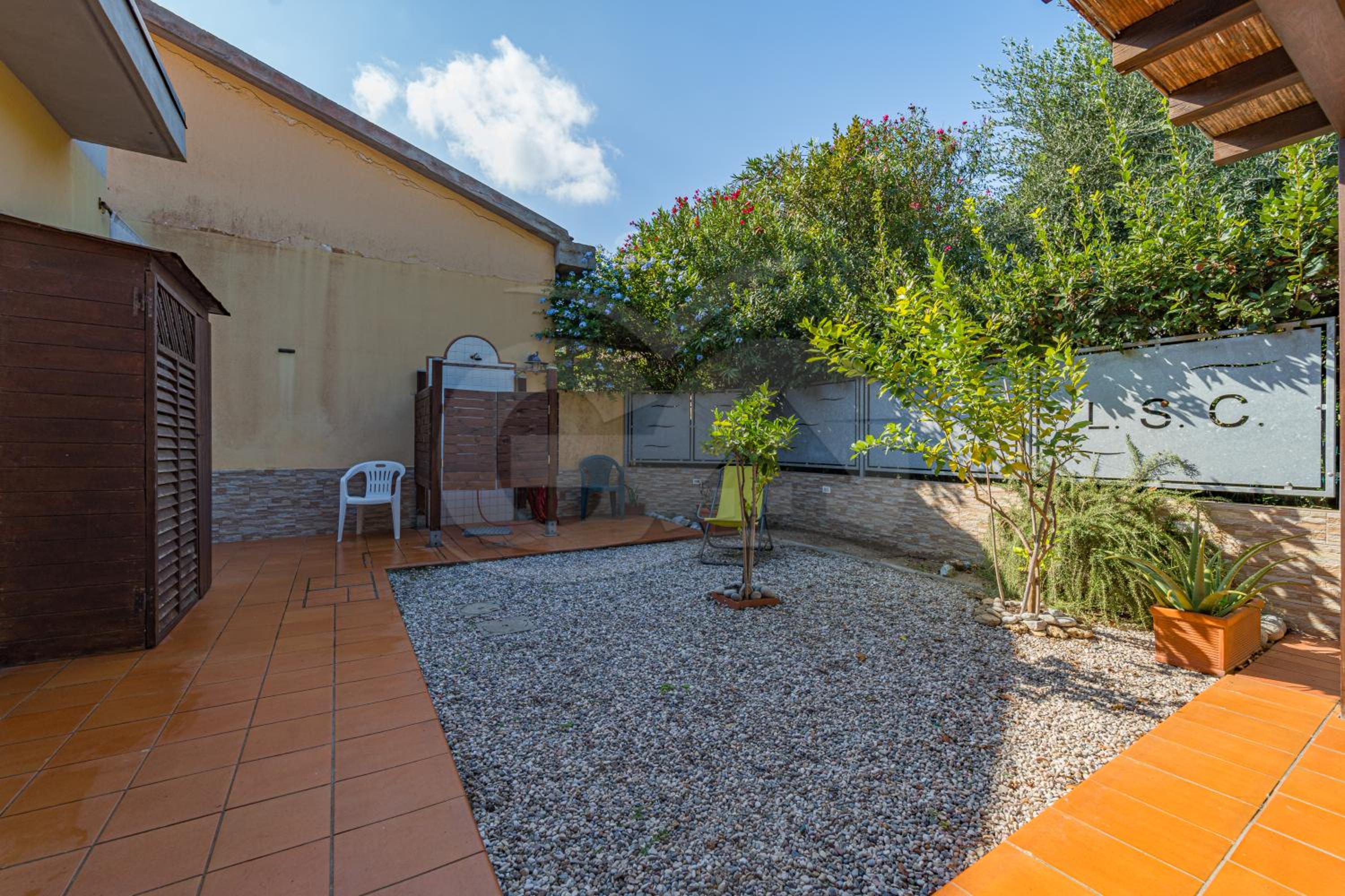 Two-Bedroom House photo 3