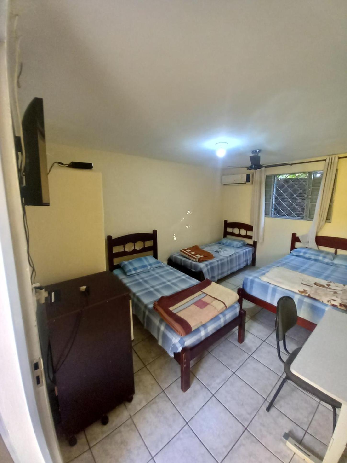 Quadruple Room with Private Bathroom - Photo 3