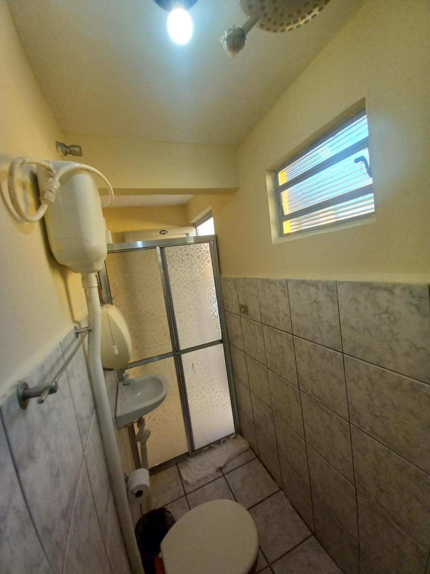 Quadruple Room with Private Bathroom - Photo 6
