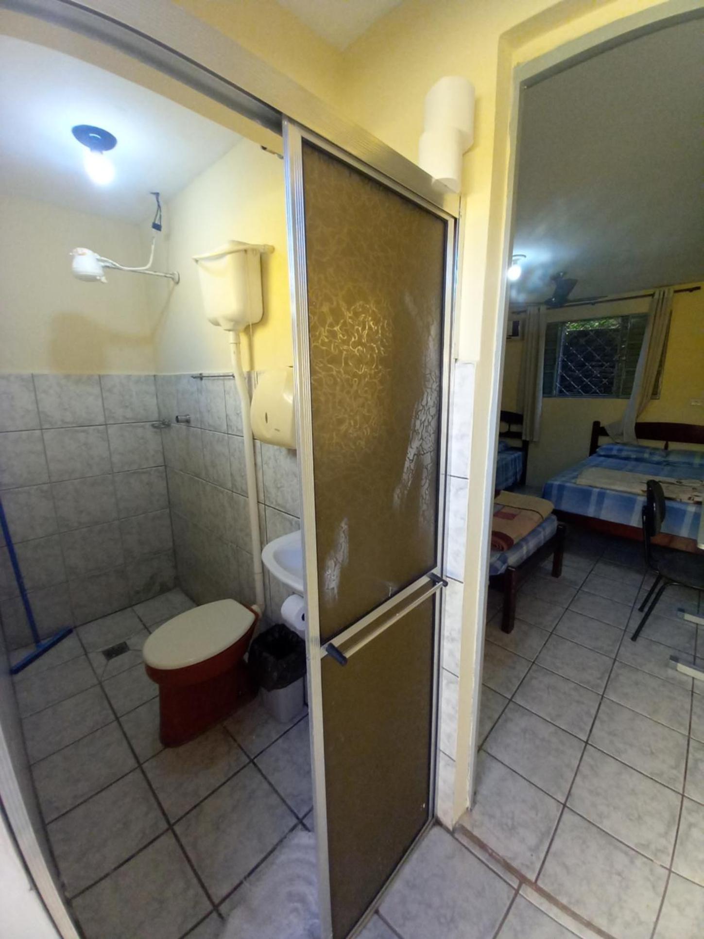 Quadruple Room with Private Bathroom - Photo 5