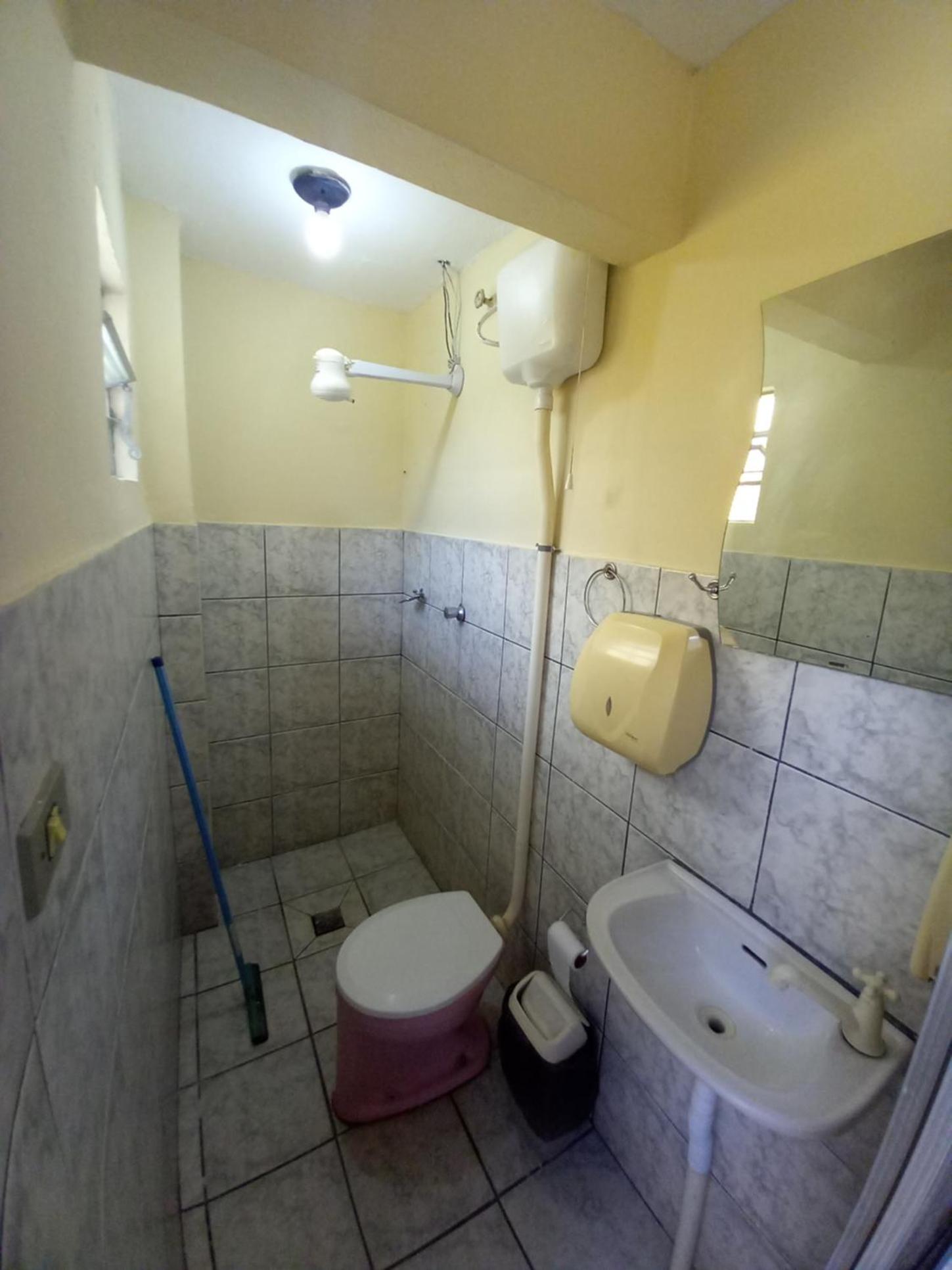 Triple Room with Private Bathroom - Photo 4