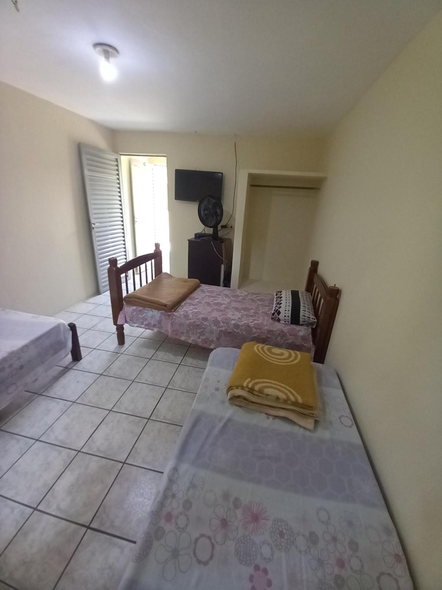 Triple Room with Private Bathroom - Photo 3