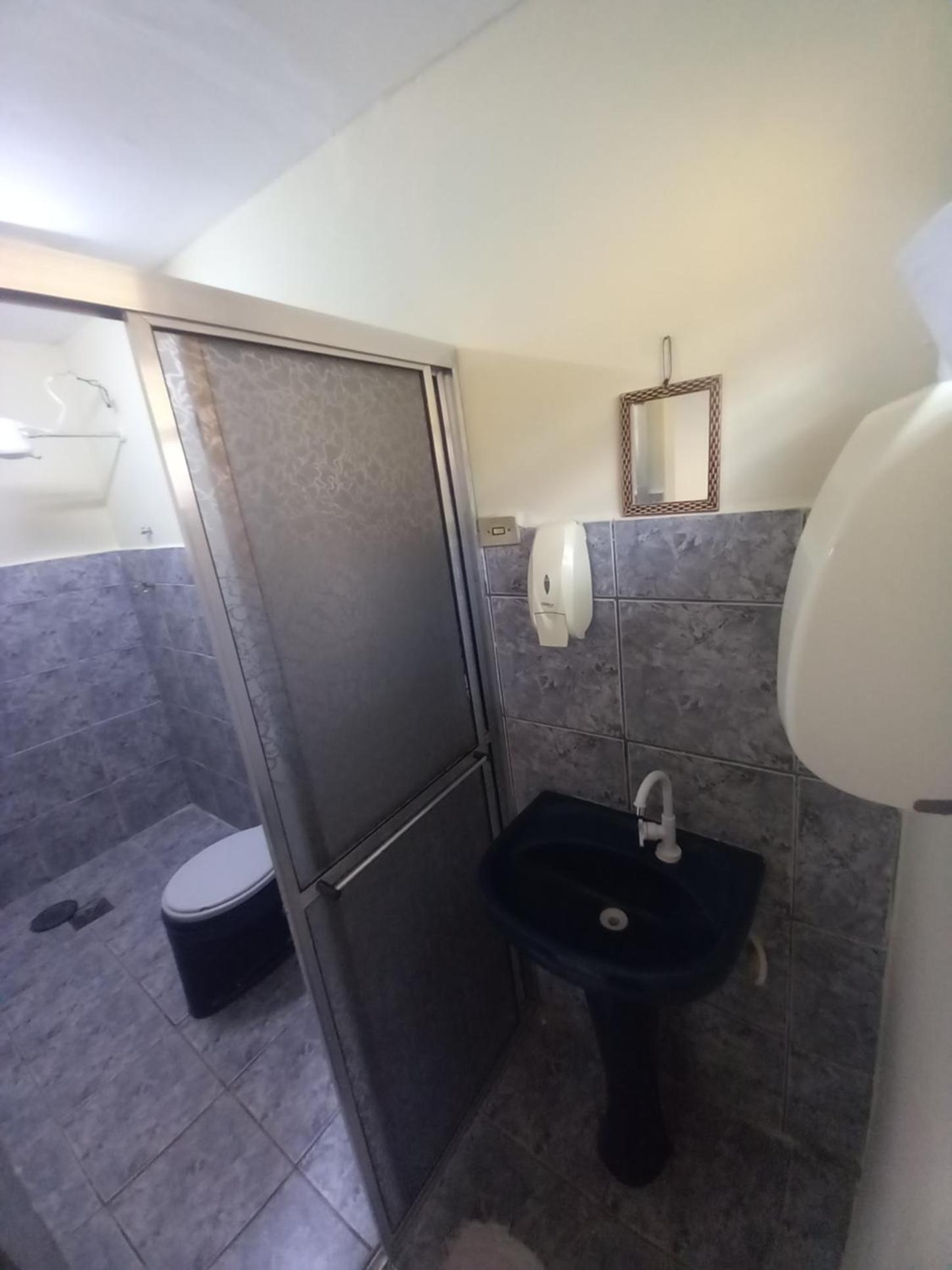 Double Room with Private Bathroom - Photo 2