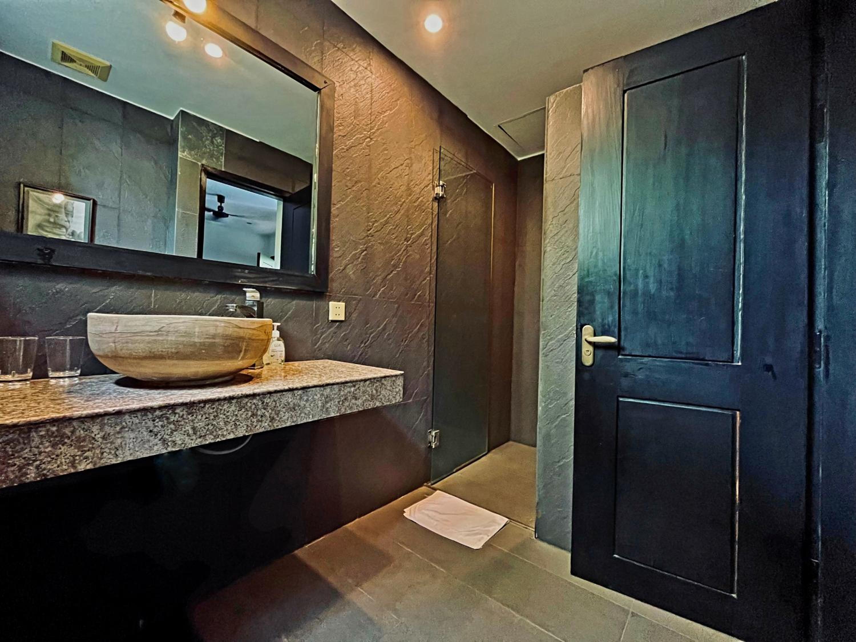 Large Twin Room - Photo 5