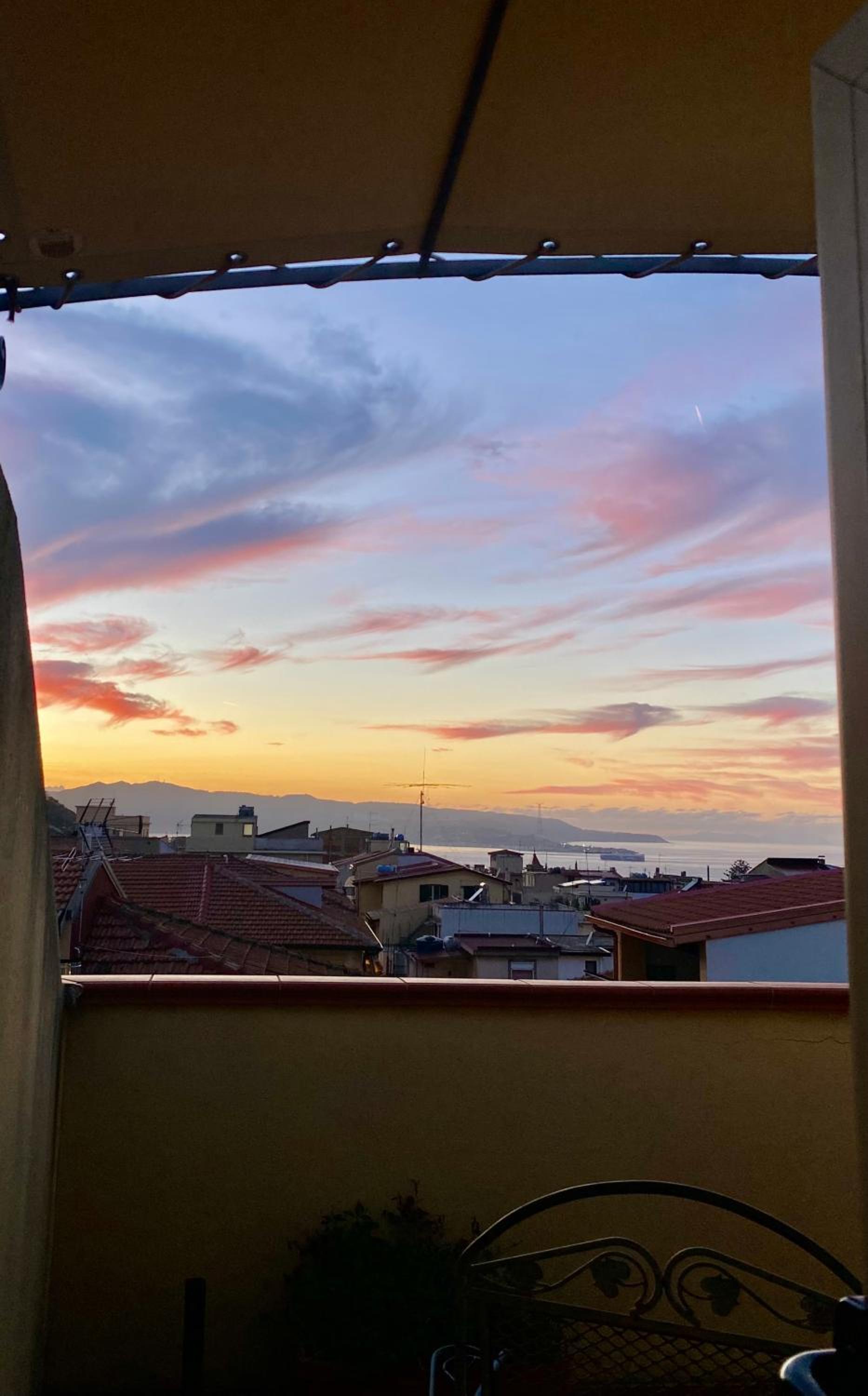 Deluxe Double Room with Side Sea View photo 2