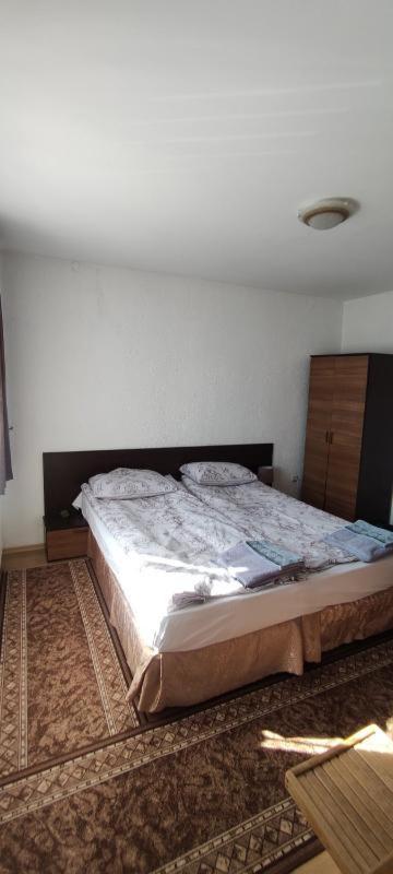 Large Double Room photo 1