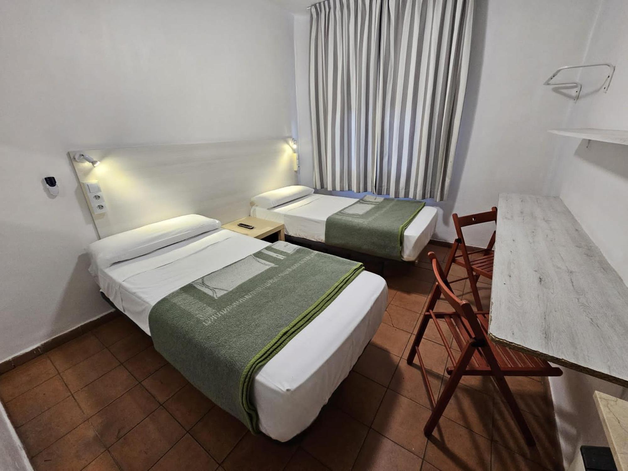 Habitación Doble Estándar con Baño Compartido
