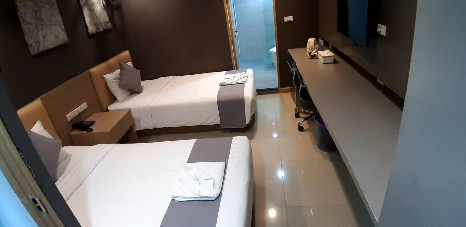 Superior Twin Room (No Window) photo 2