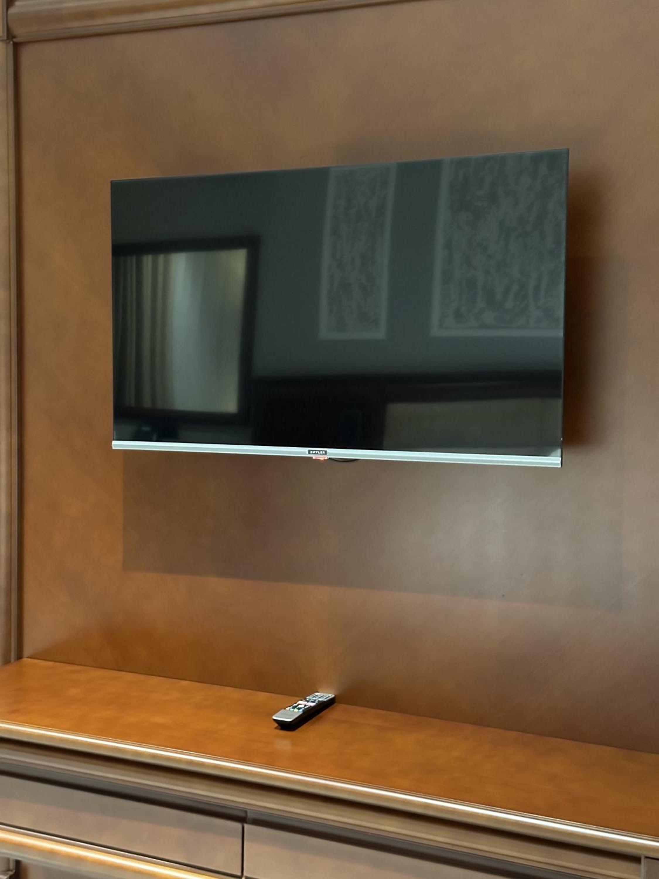 Executive Suite - Photo 10