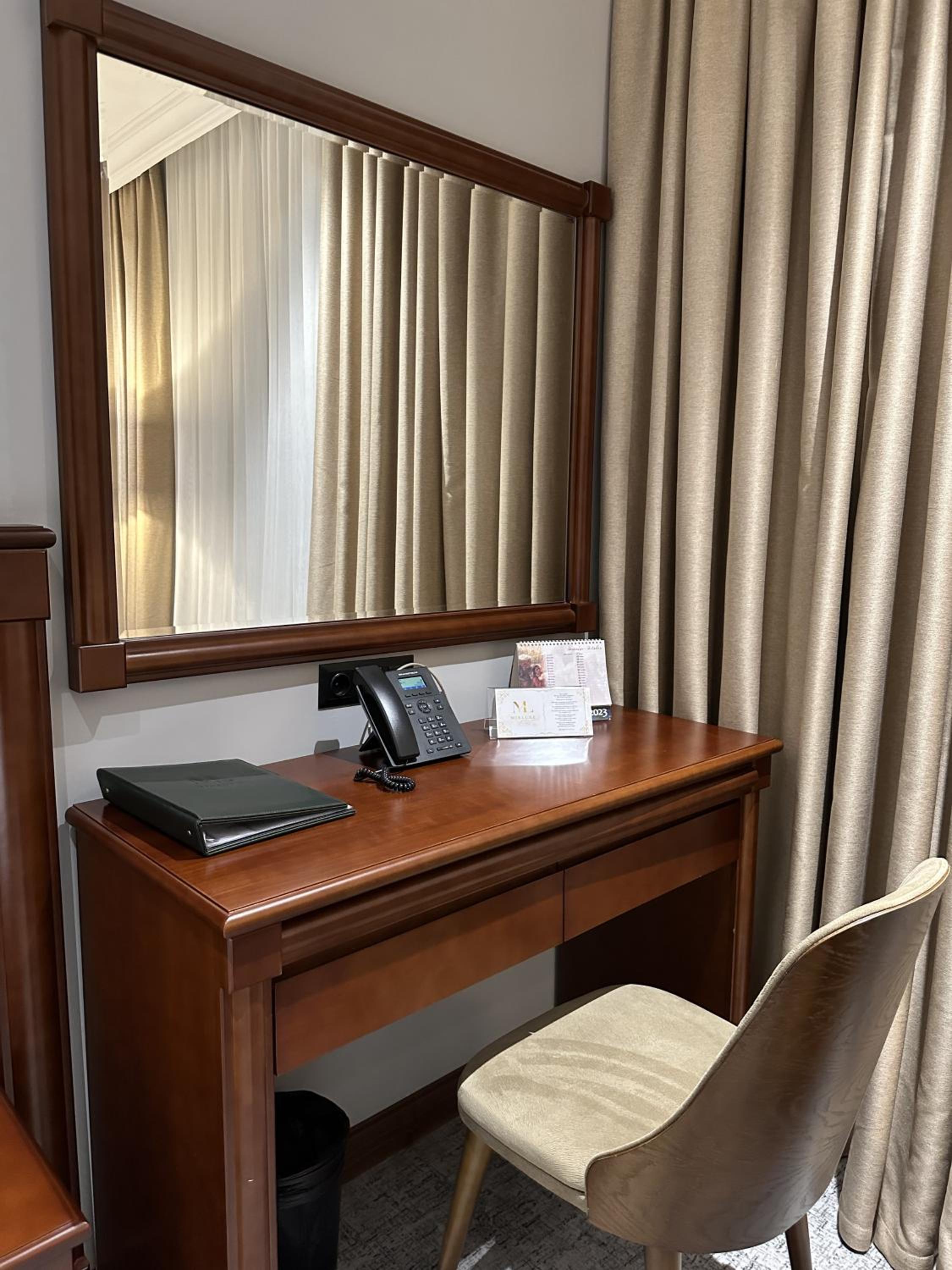 Executive Suite - Photo 9