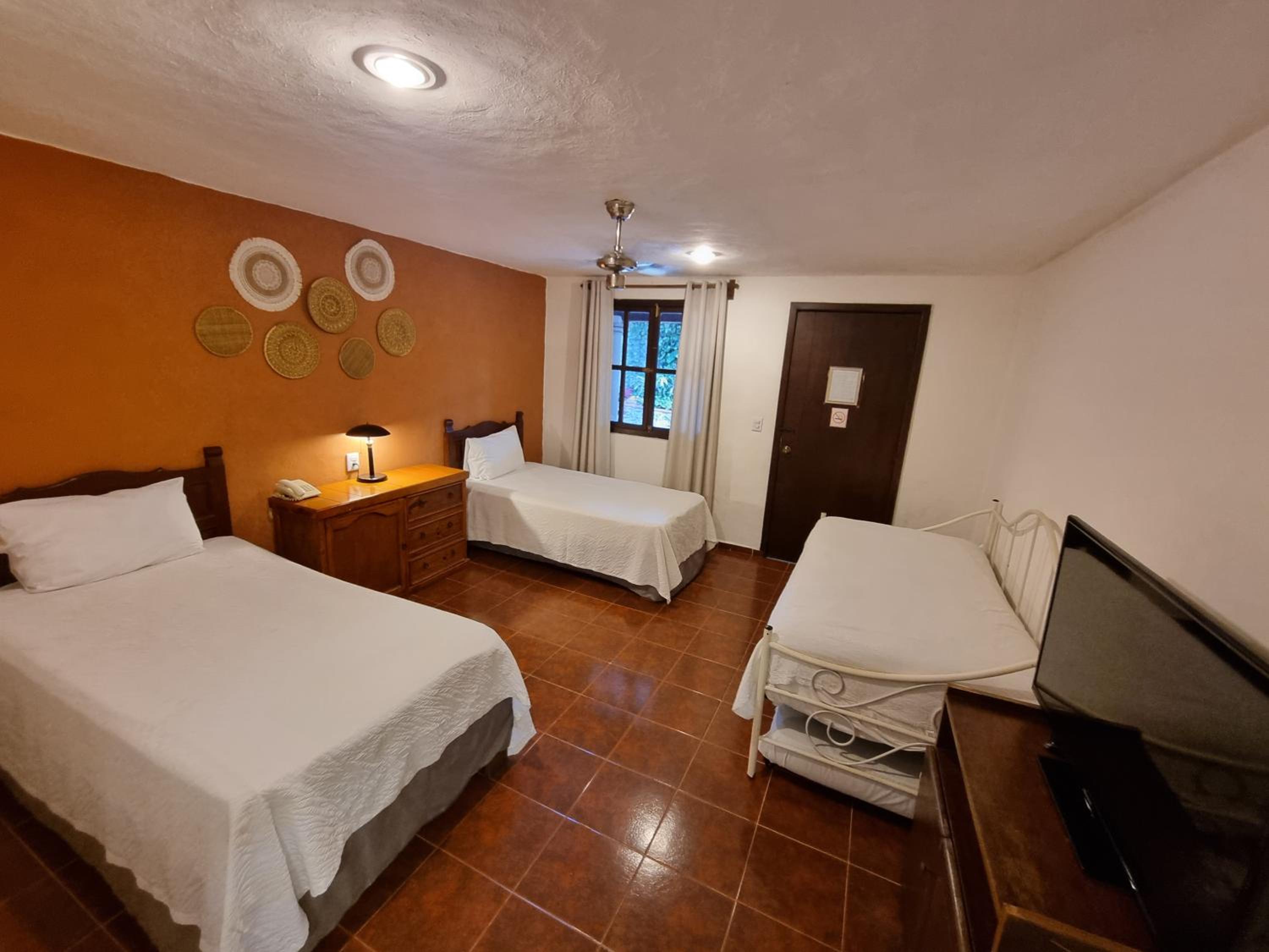 Standard with Two Double Beds photo 1