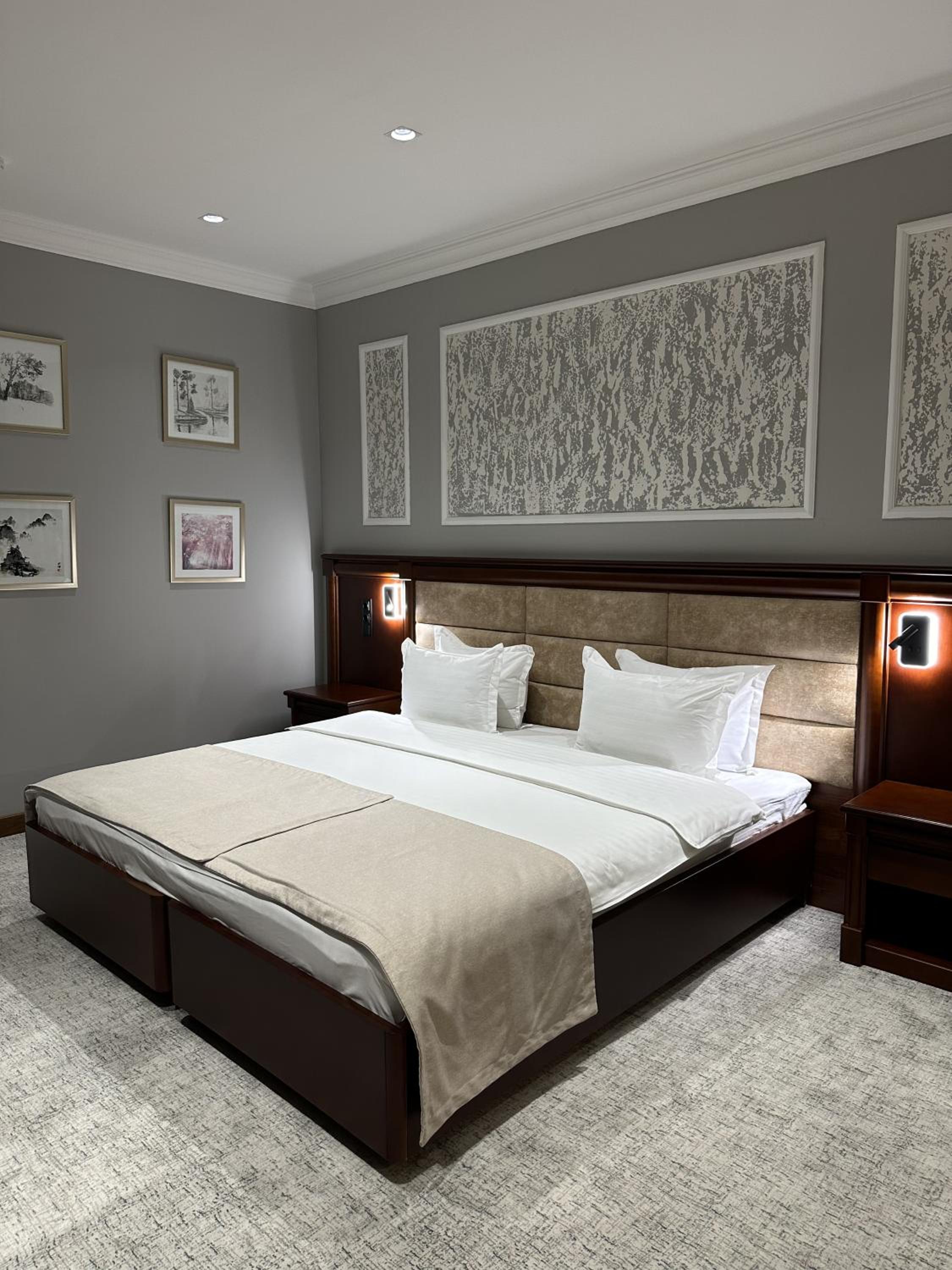 Executive Suite - Photo 1