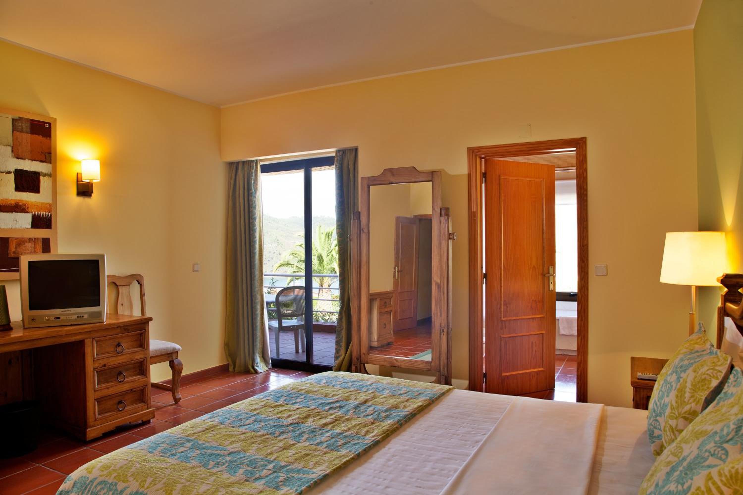 One-Bedroom Apartment - Ground Floor - Photo 9