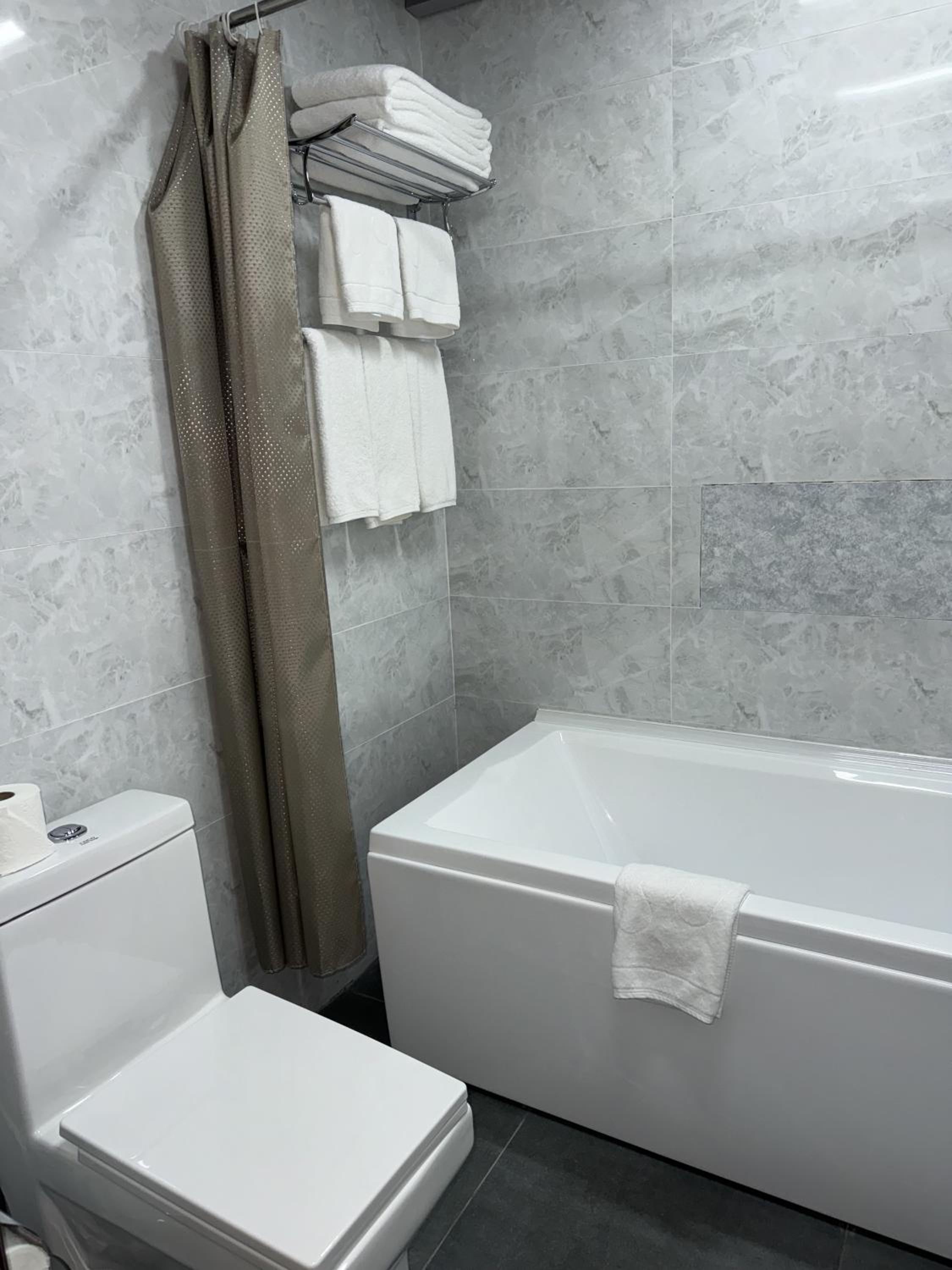 Executive Suite - Photo 3