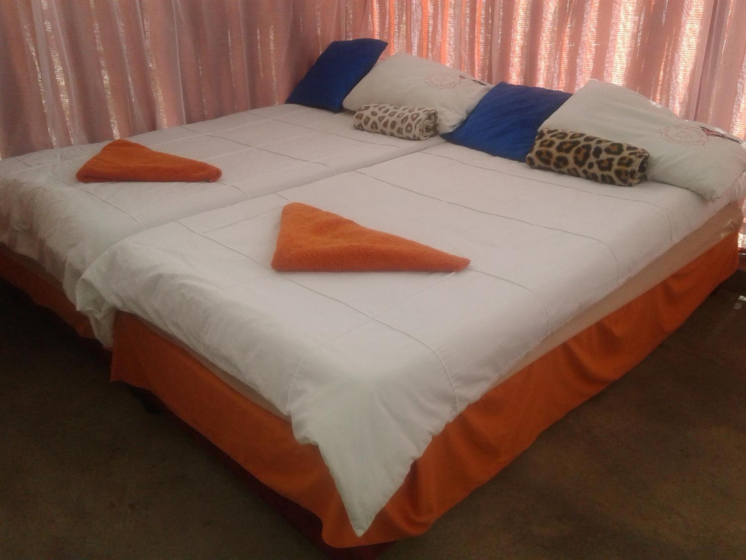 Double or Twin Room with Private Bathroom photo 1