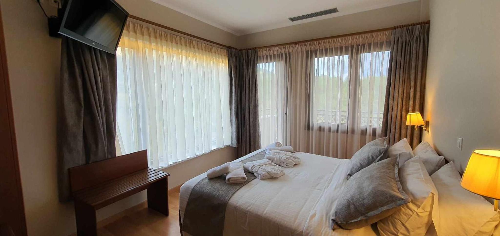 Suite with Mountain View