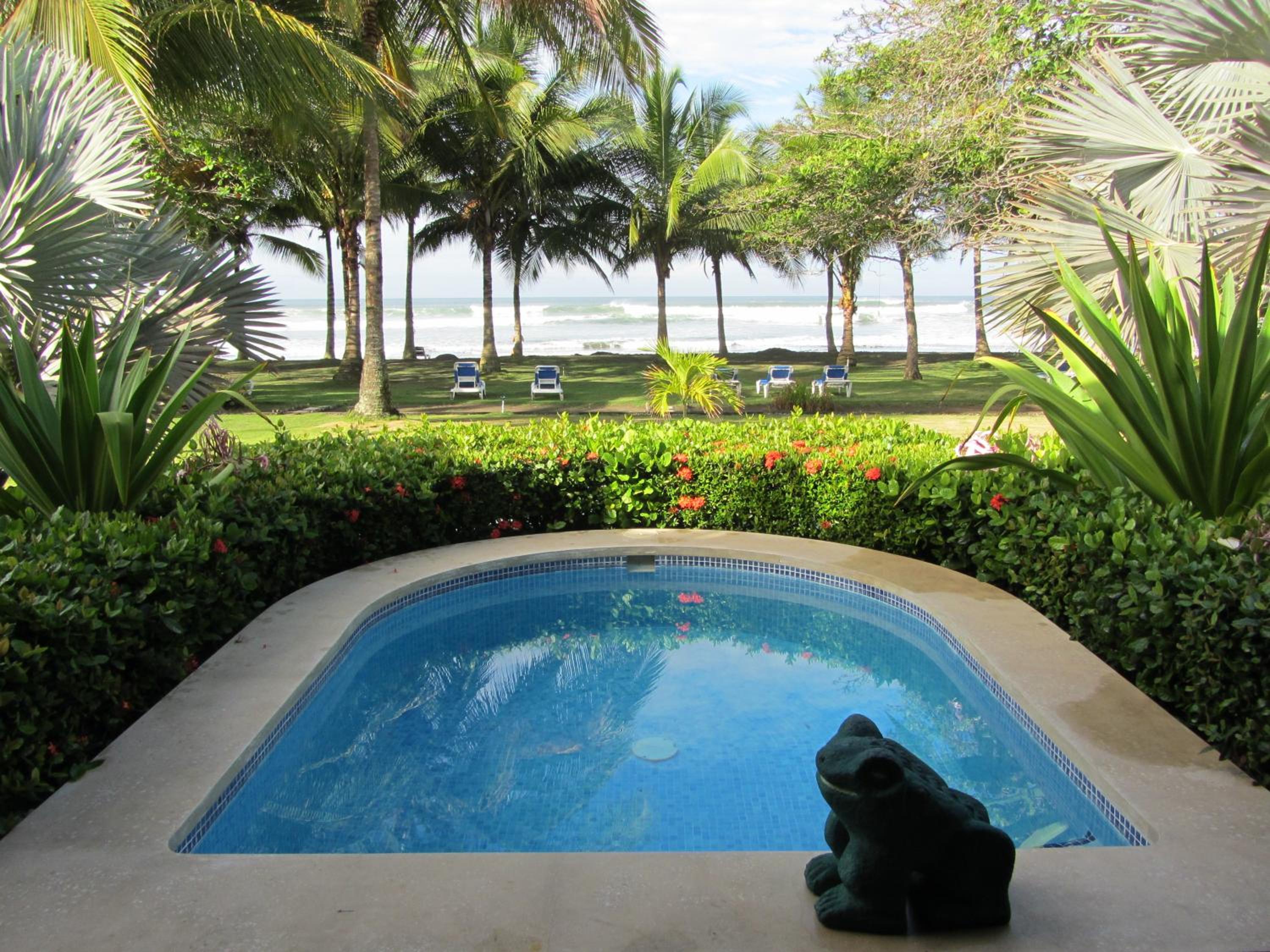 Deluxe Beachfront Villa - Photo 3