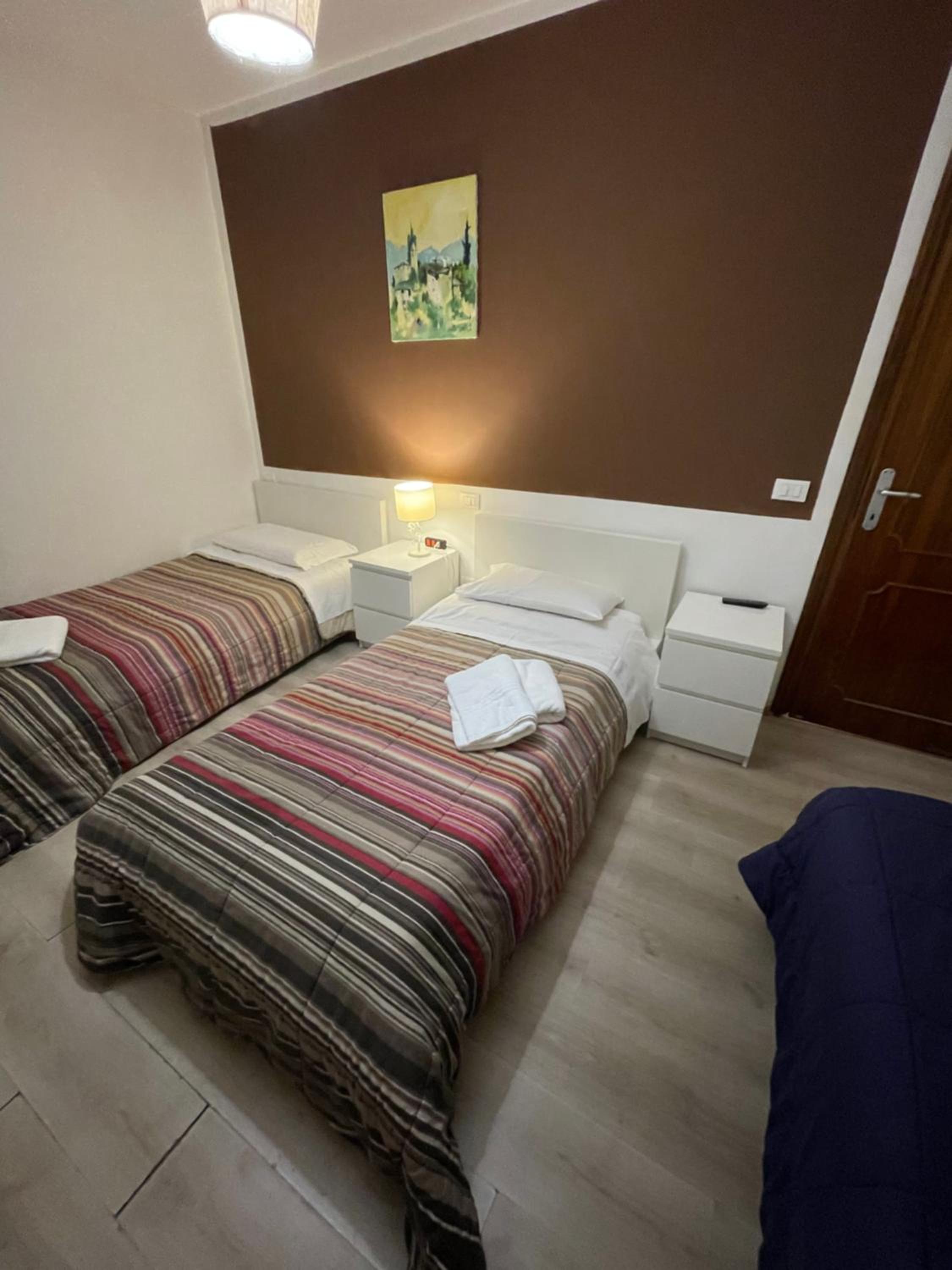 Economy Quadruple Room with Shared Bathroom photo 2