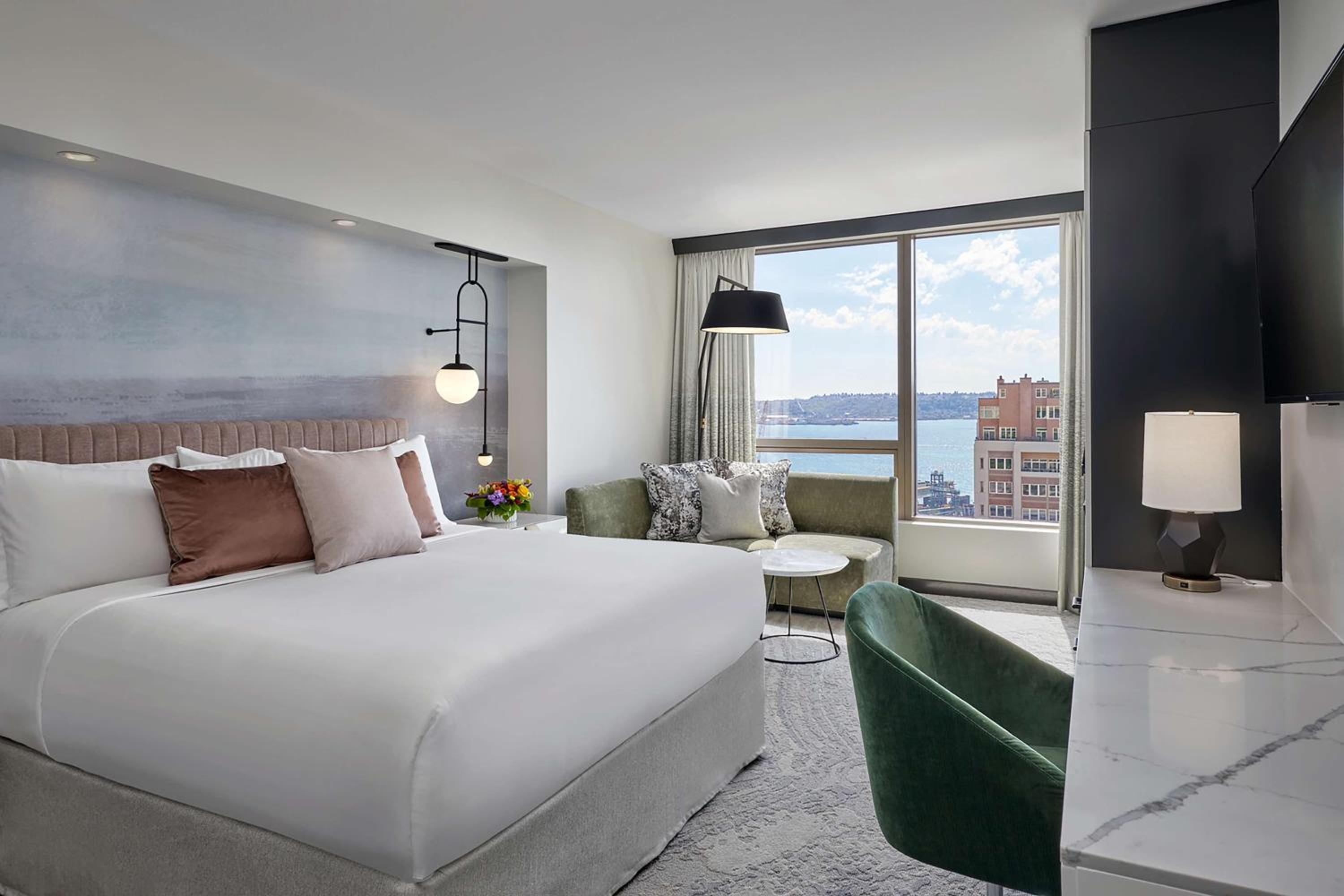 Deluxe King Room with Water View