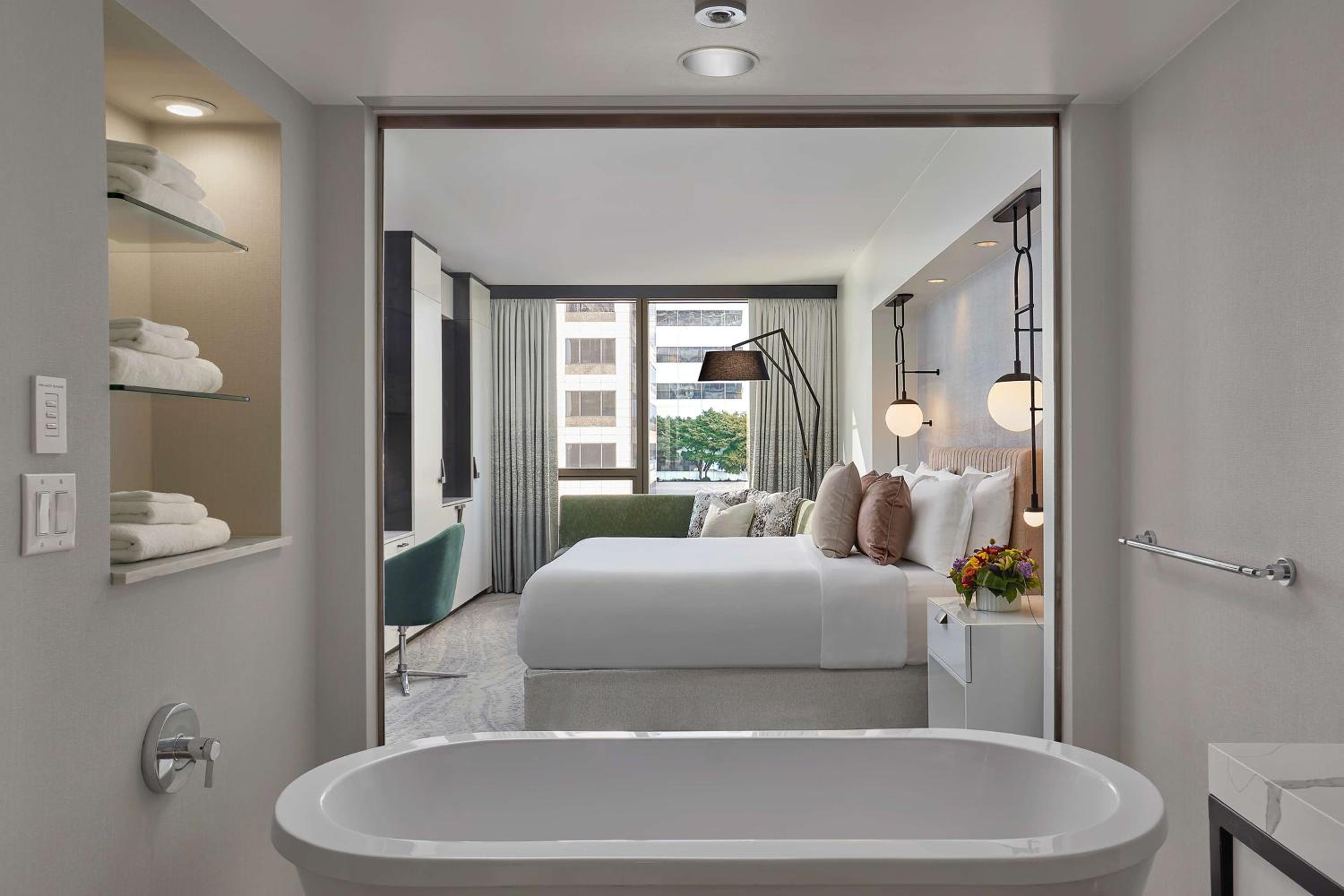 Deluxe King Room
