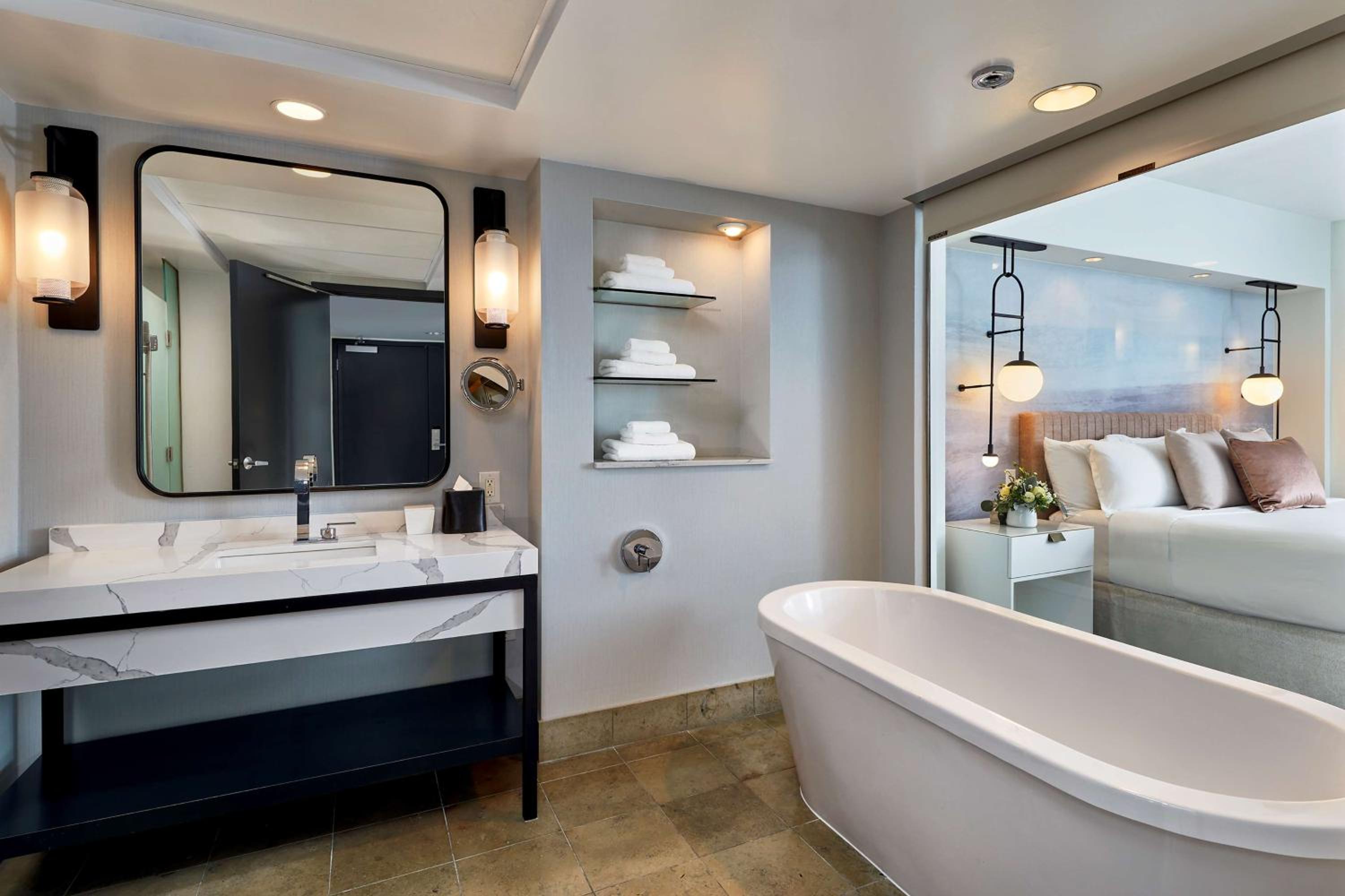 One-Bedroom Executive King Suite - Photo 4
