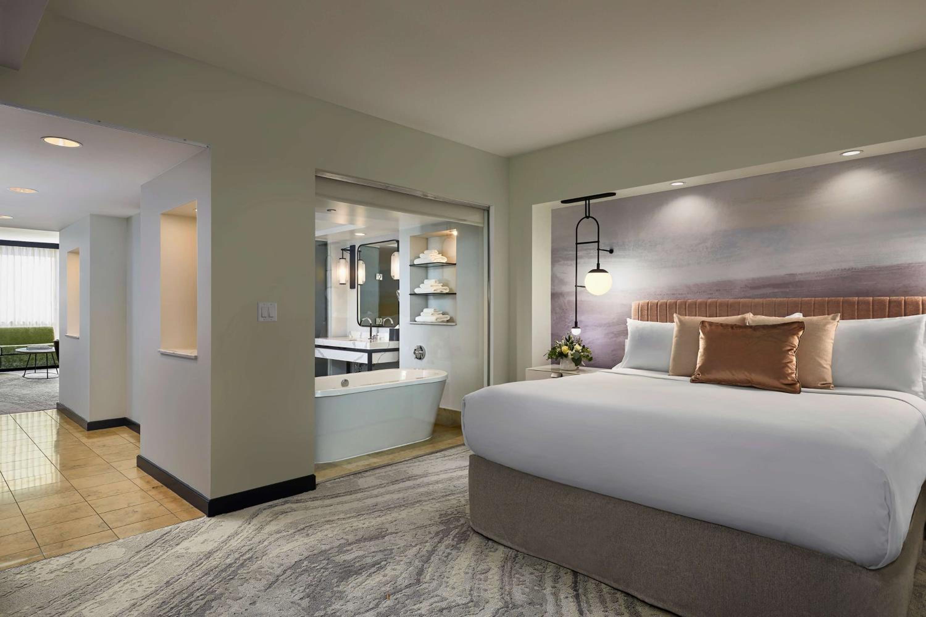 One-Bedroom Executive King Suite - Photo 1