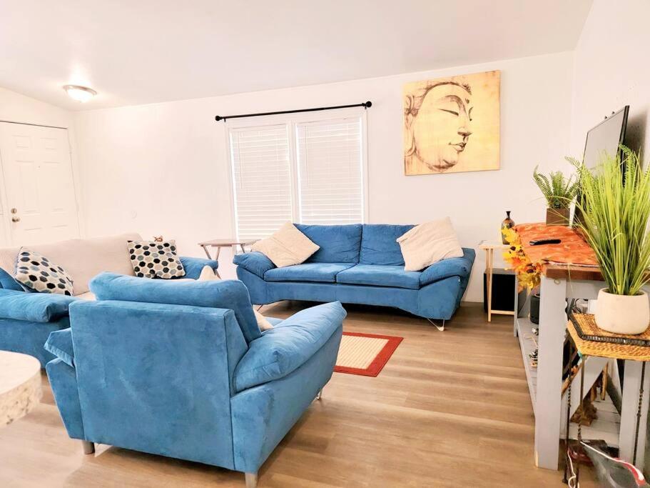Three-Bedroom House photo 2