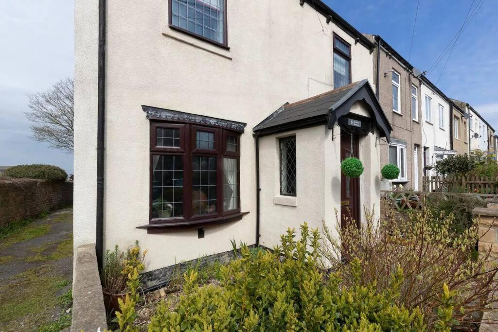 Three-Bedroom House photo 2