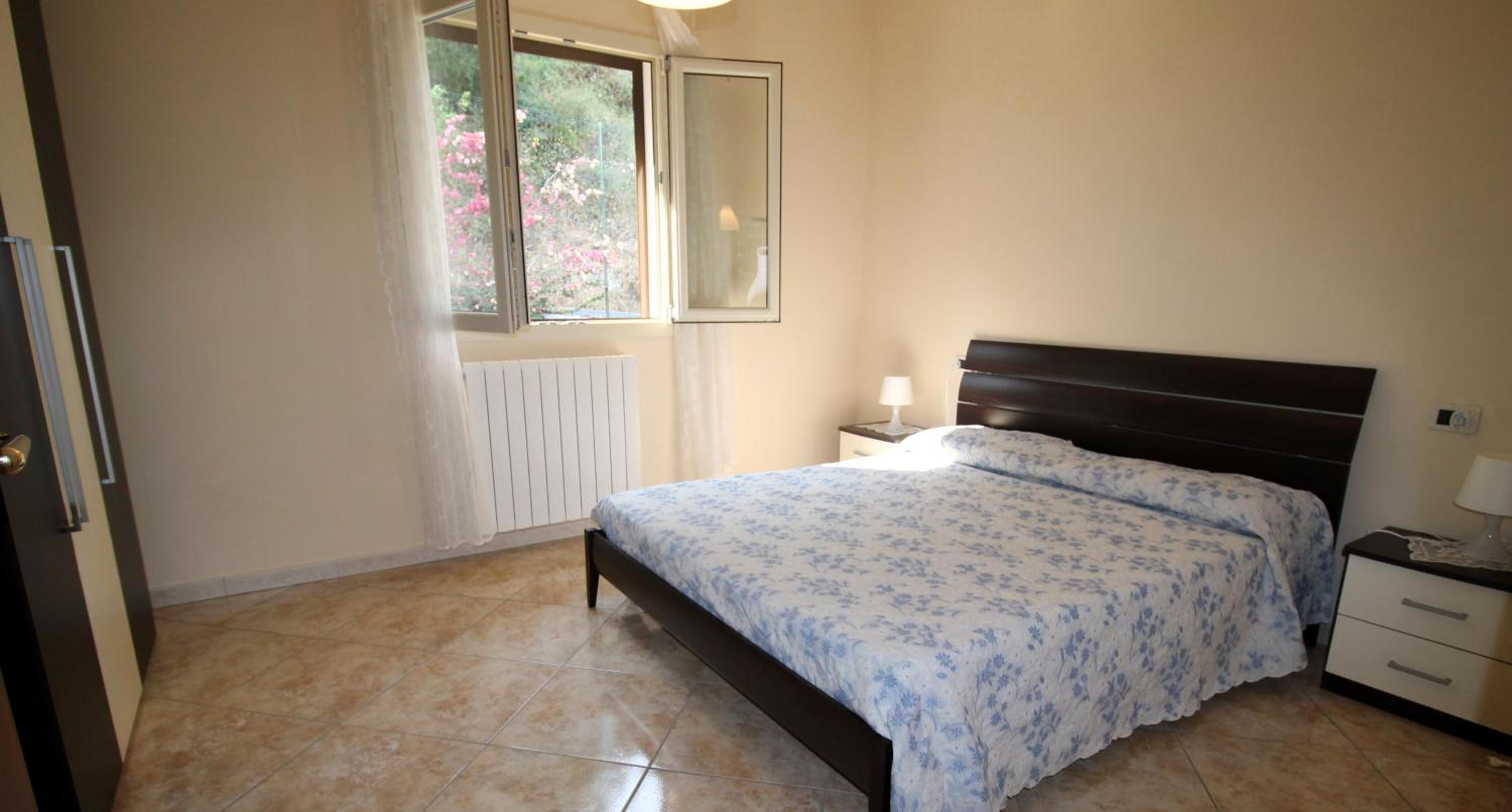Large One-Bedroom Apartment photo 3