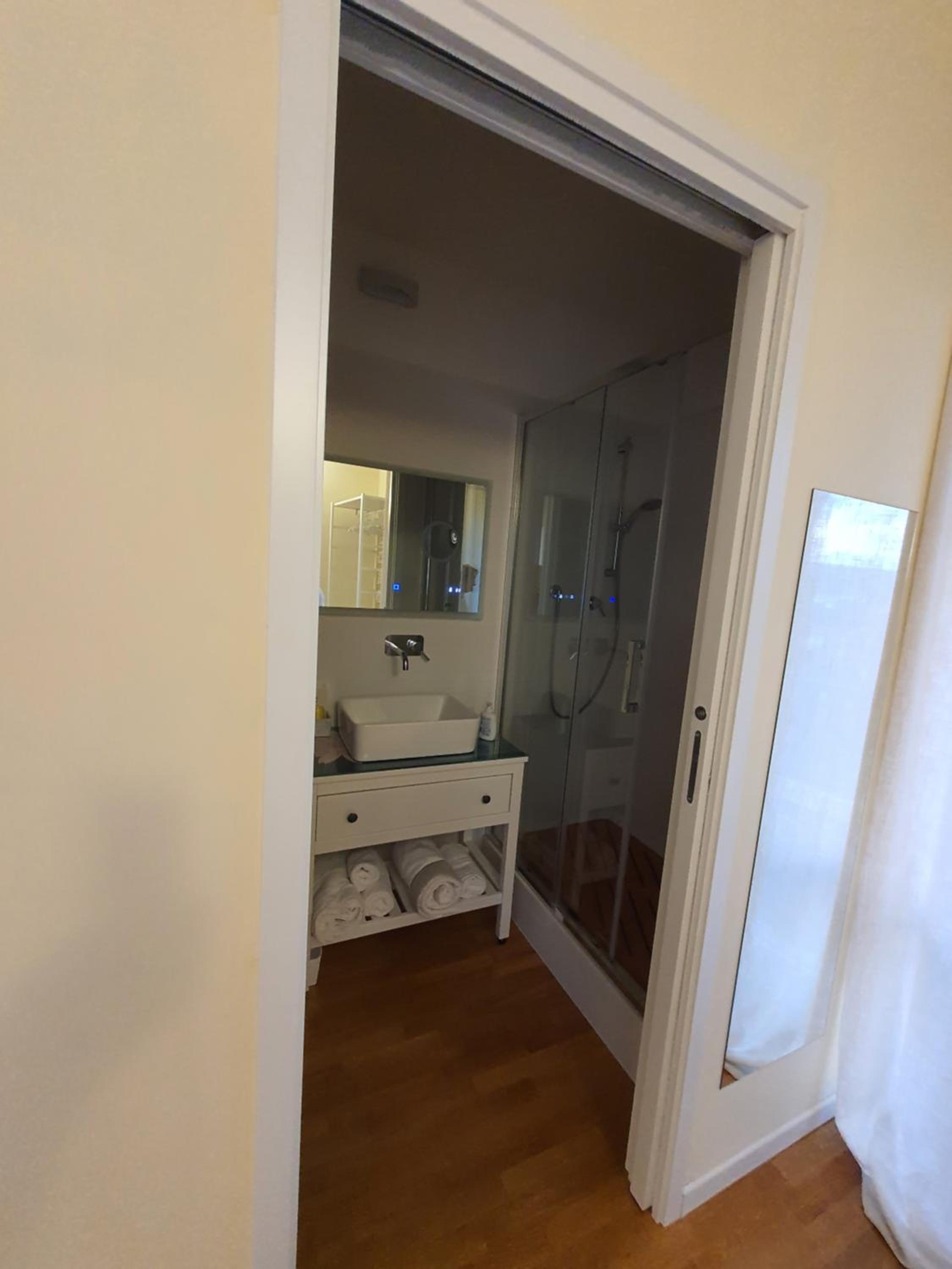 Quadruple Room with Bathroom - Photo 7