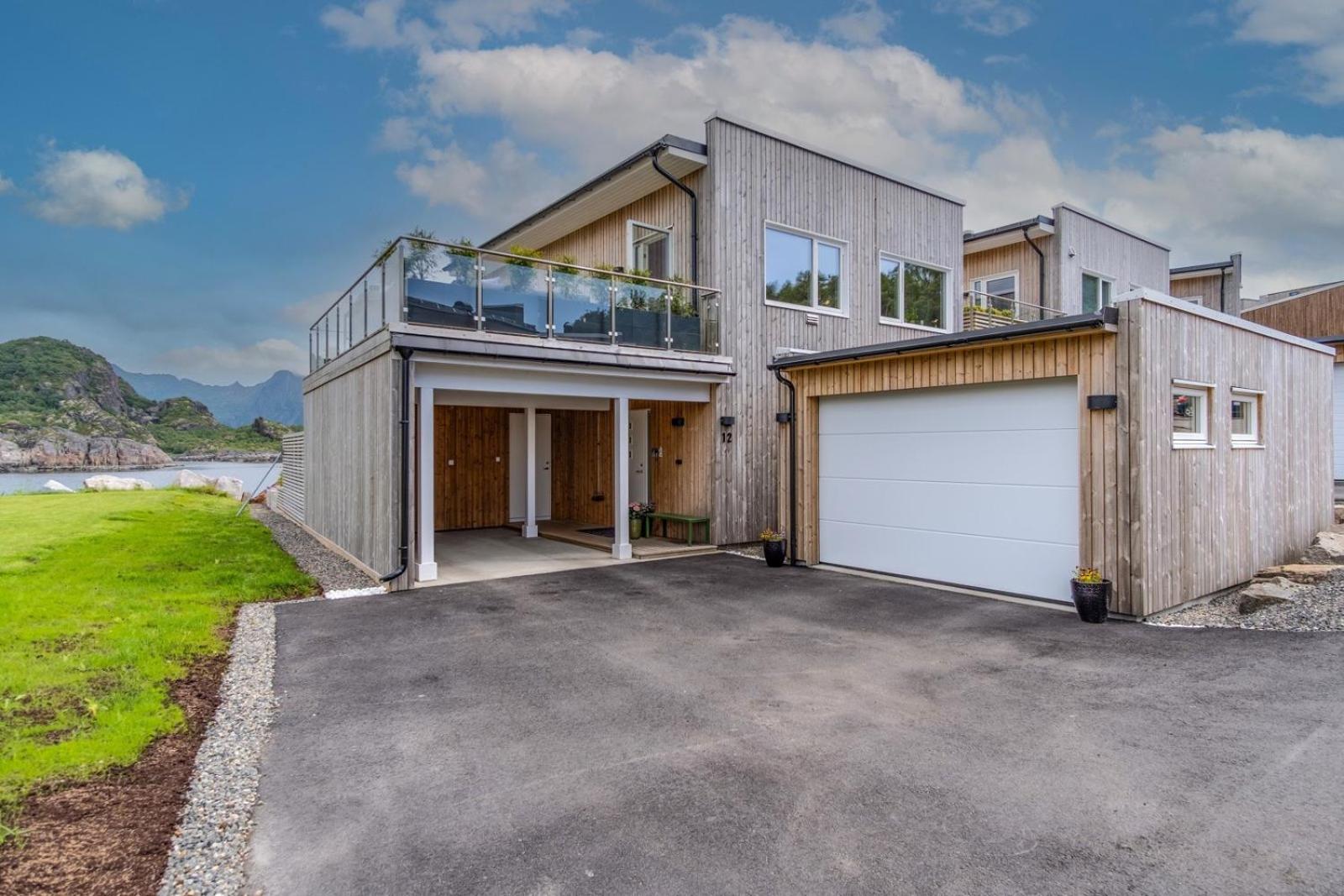 Three-Bedroom House photo 2