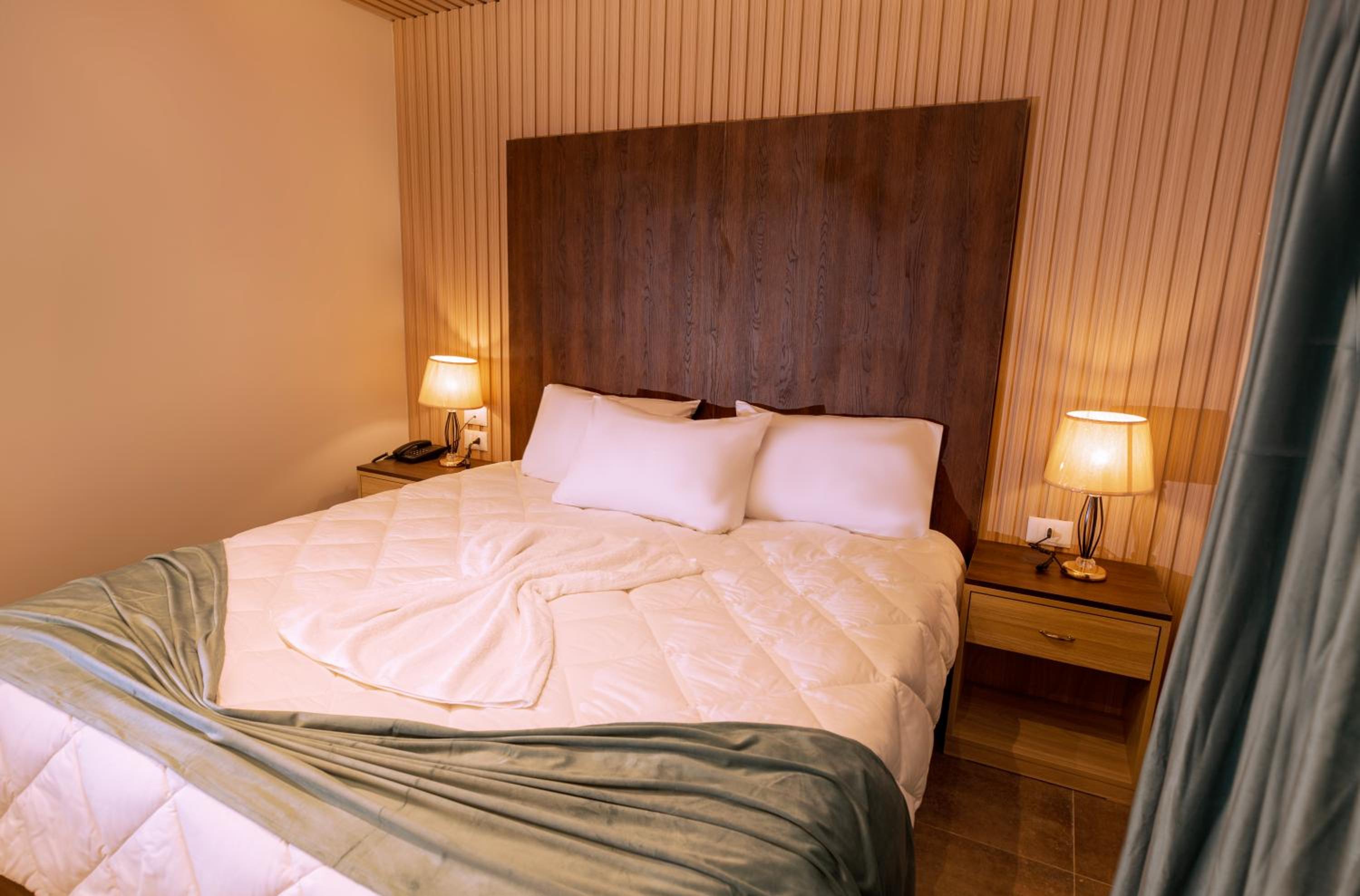 Superior Twin Room with pyramids view