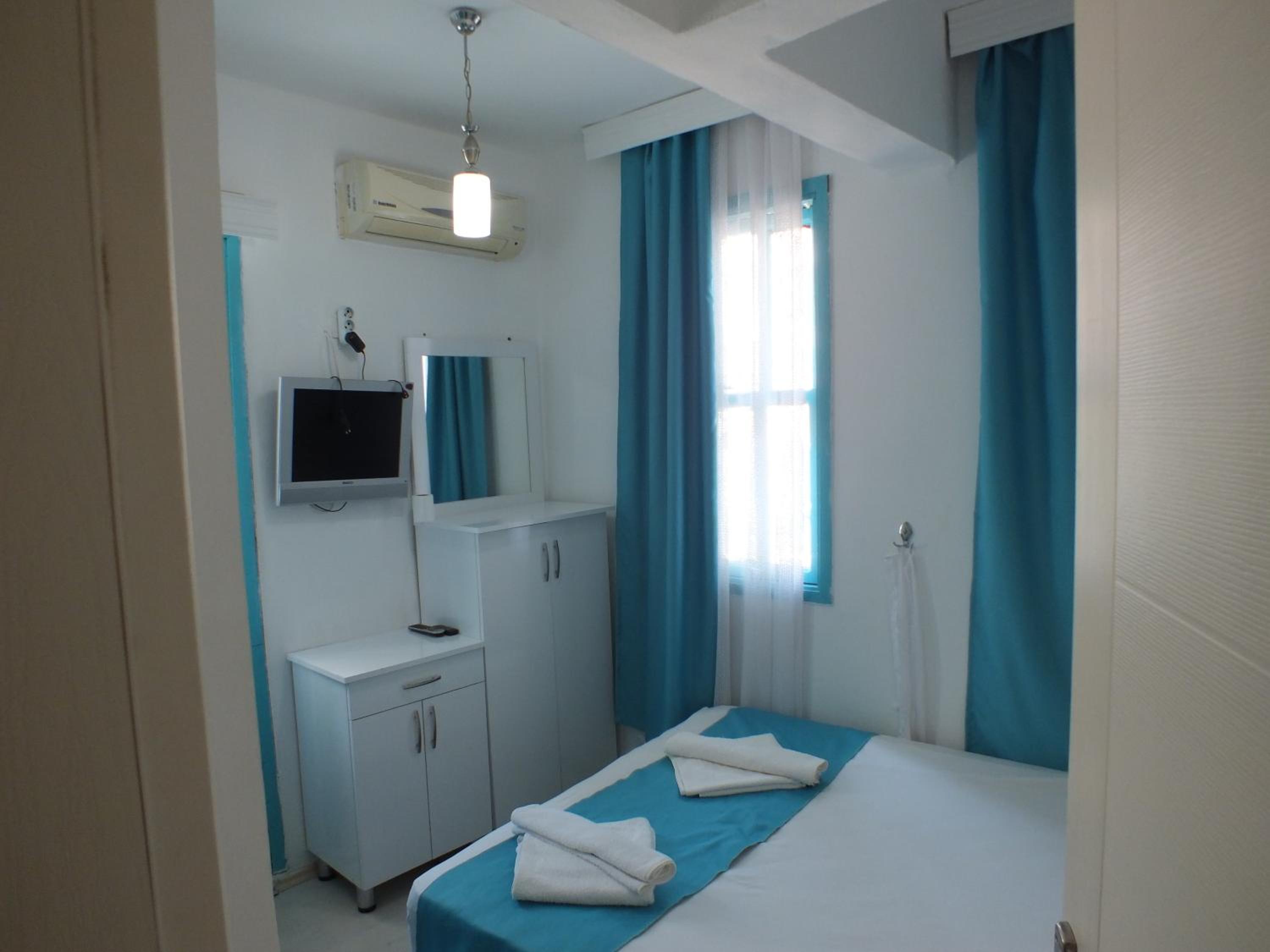 Standard Double or Twin Room - Photo 2