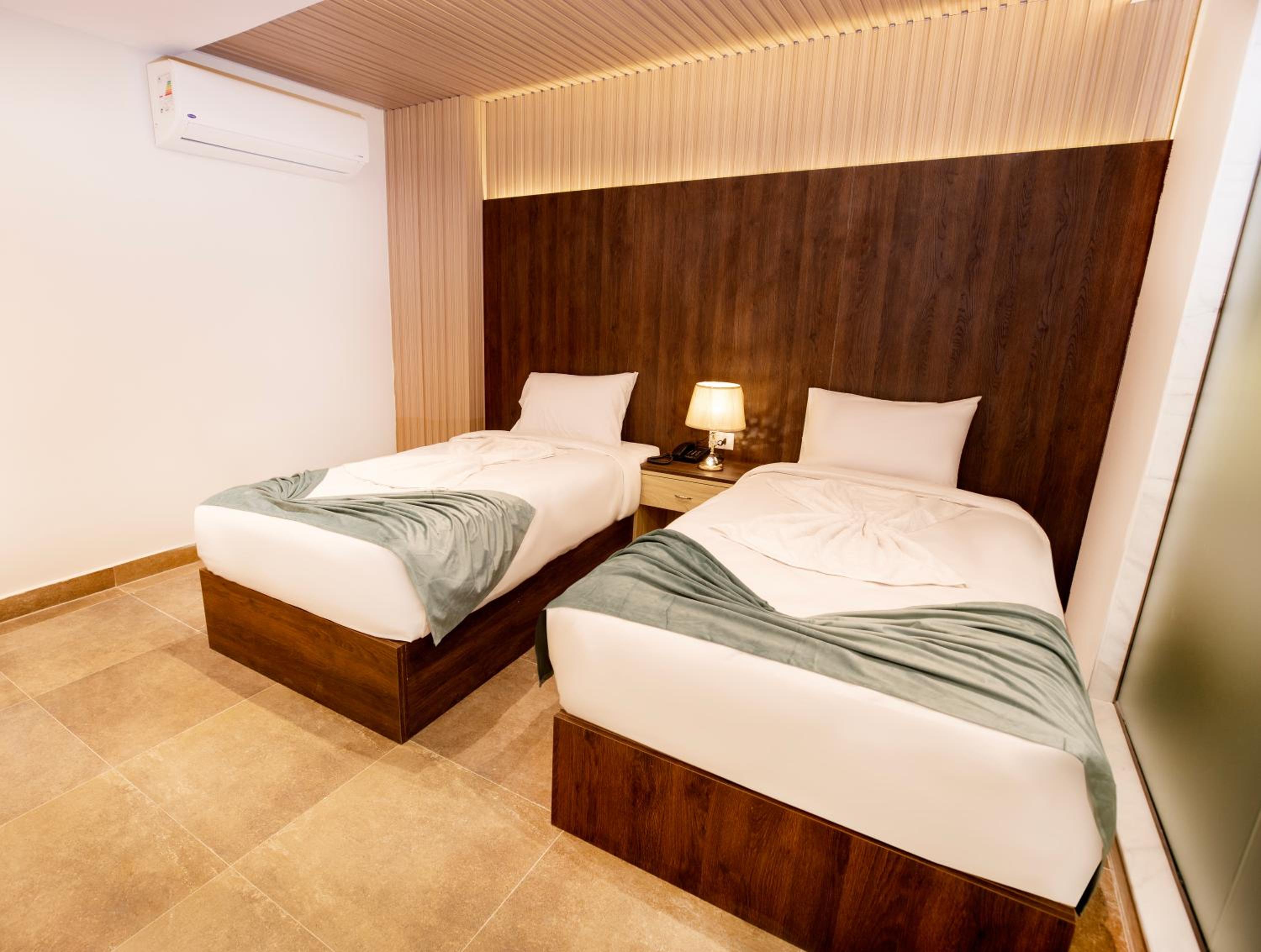 Double Room With Two Double Beds photo 2
