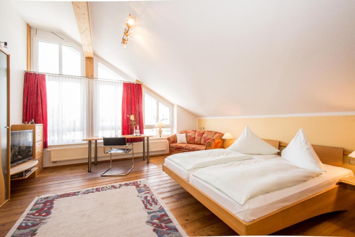 Large Double Room photo 1