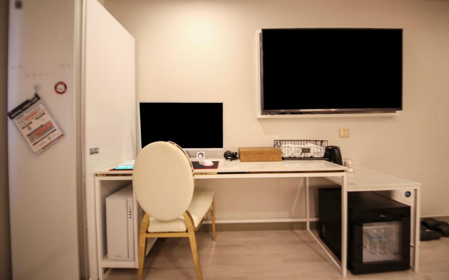 Standard King Room - Photo 6