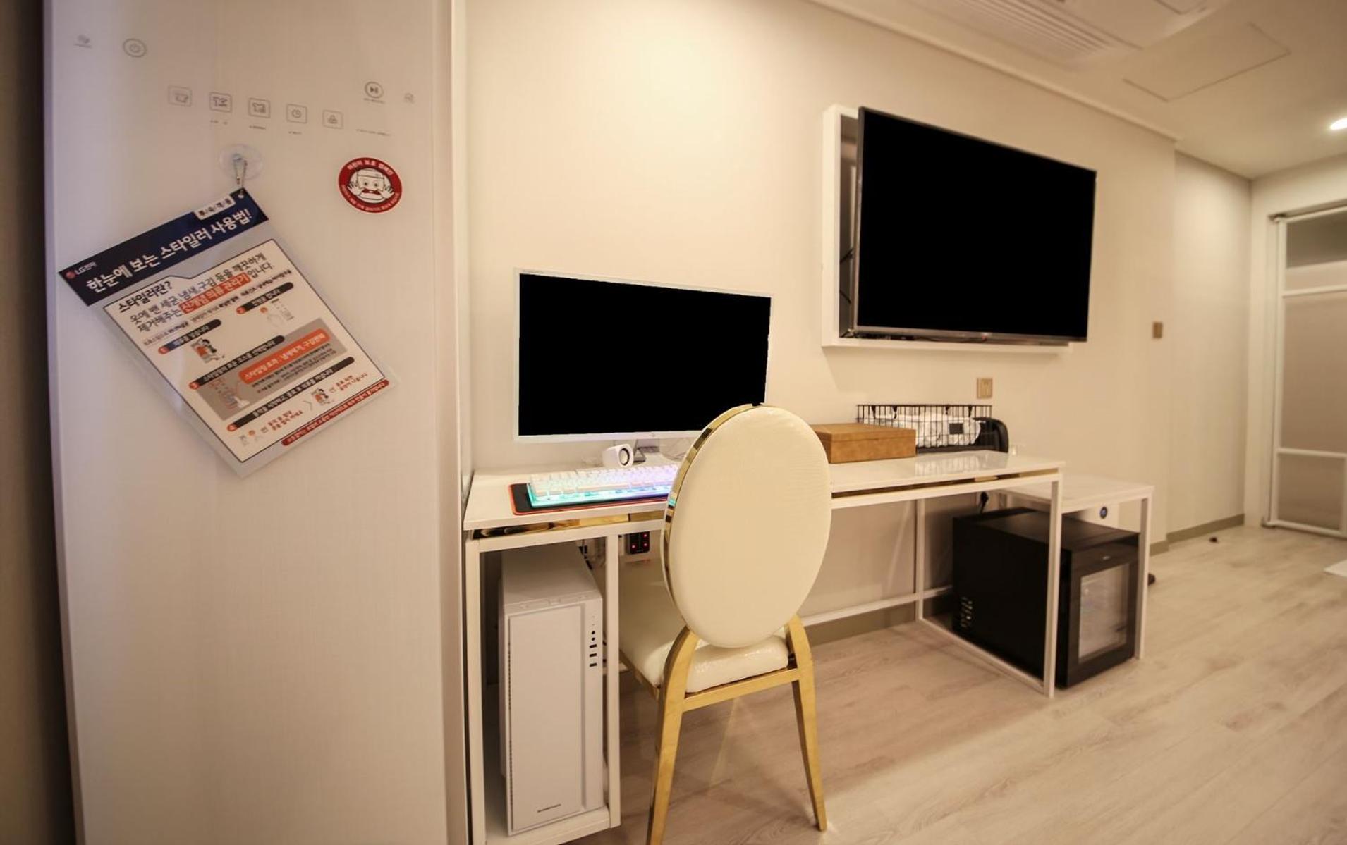 Standard King Room - Photo 3